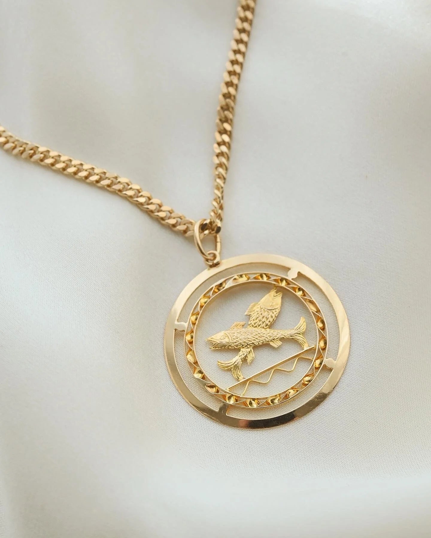 BIG Zodiac Sign Pendant Pisces 18K Gold