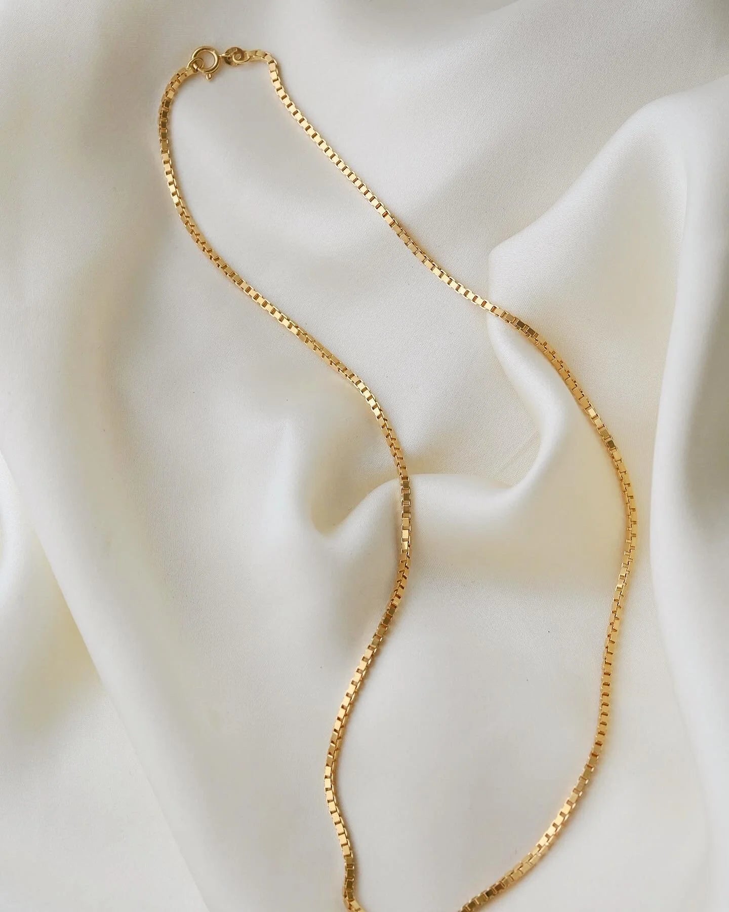 Super Substantial Long Vintage Box Chain 18K Gold 1970