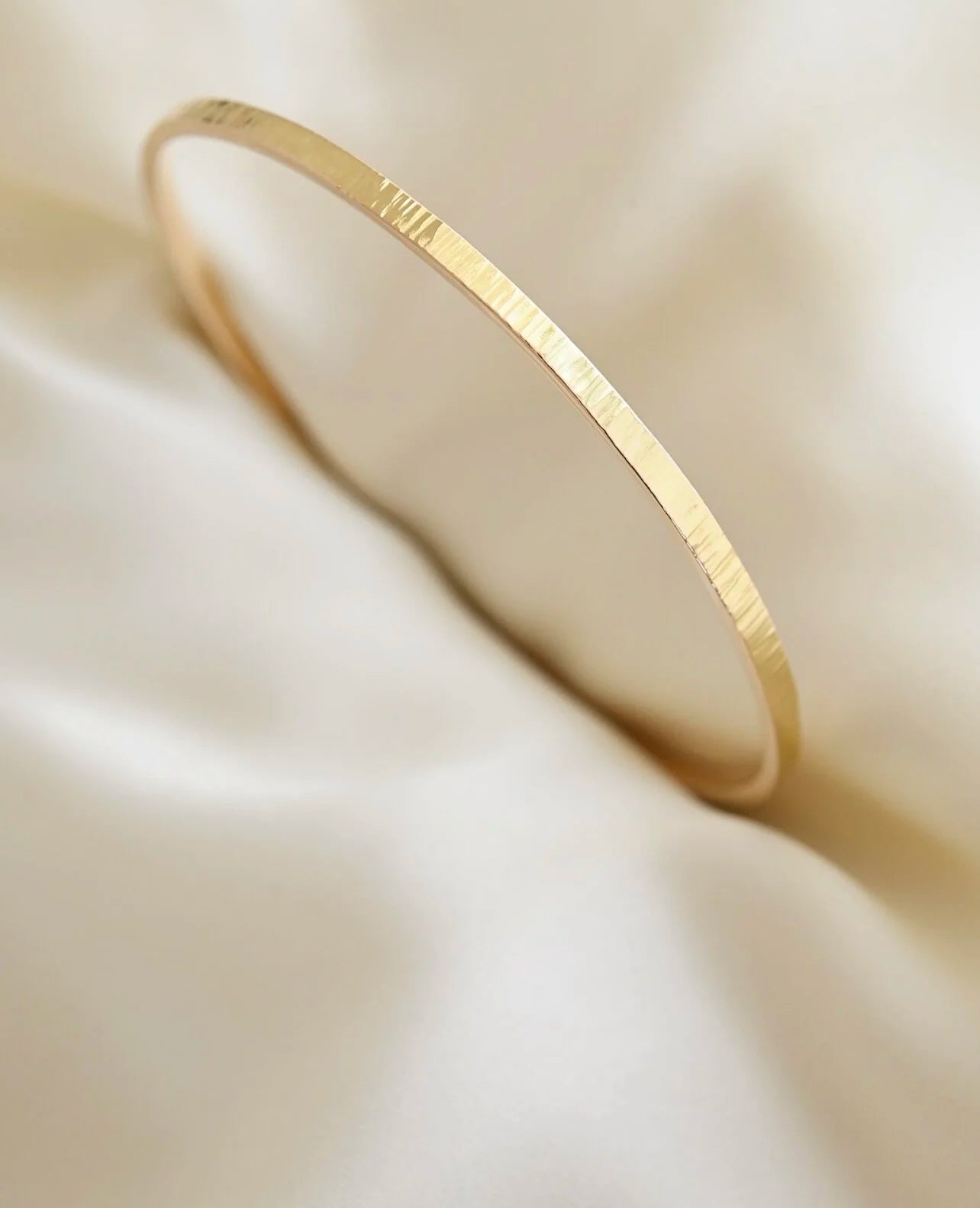 Beautiful 8 Inches Solid Vintage Bangle 18K Gold
