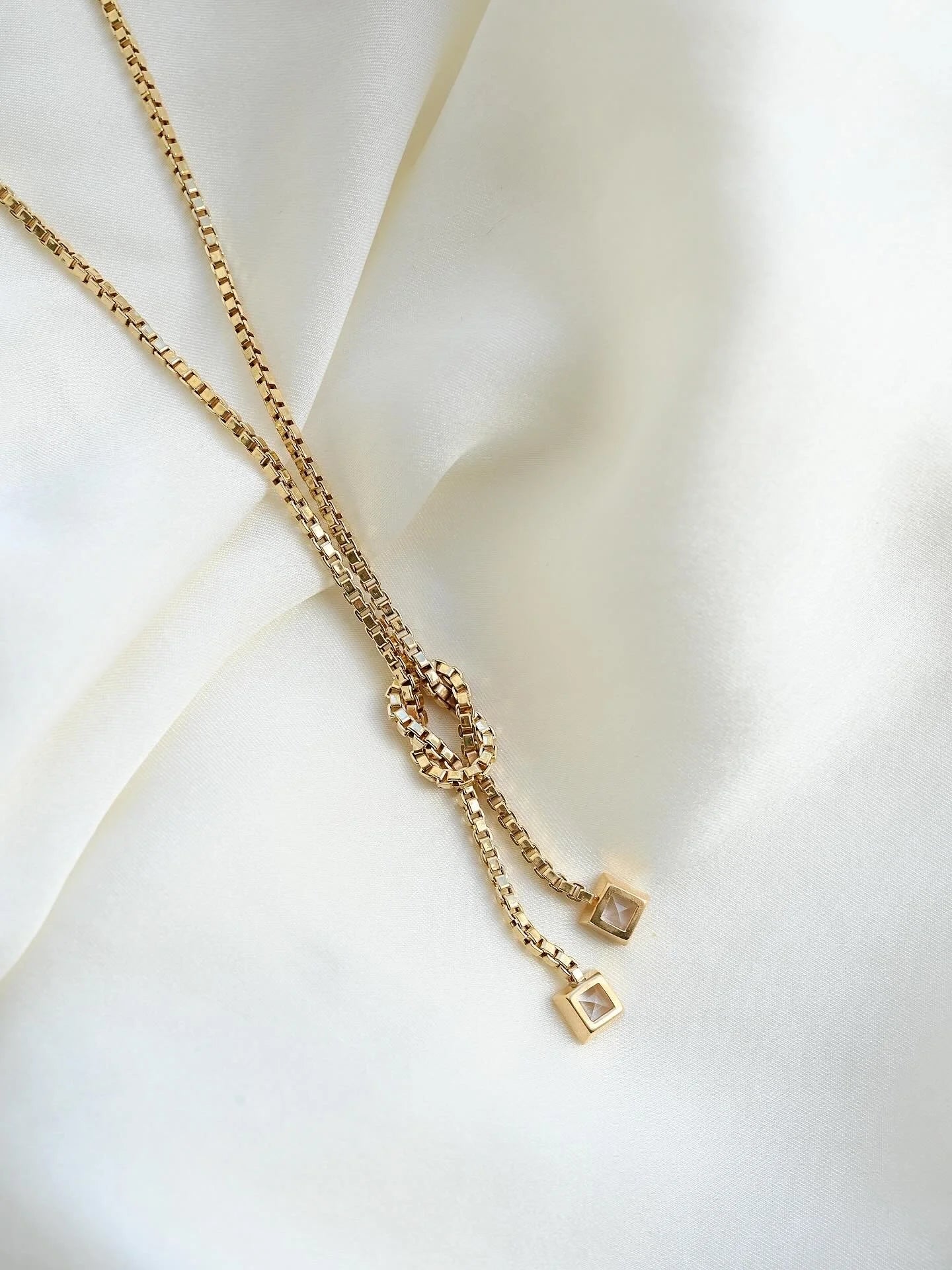 Vintage Dangle Knot Detail Necklace 18K Gold x Natural Crystal Quartz