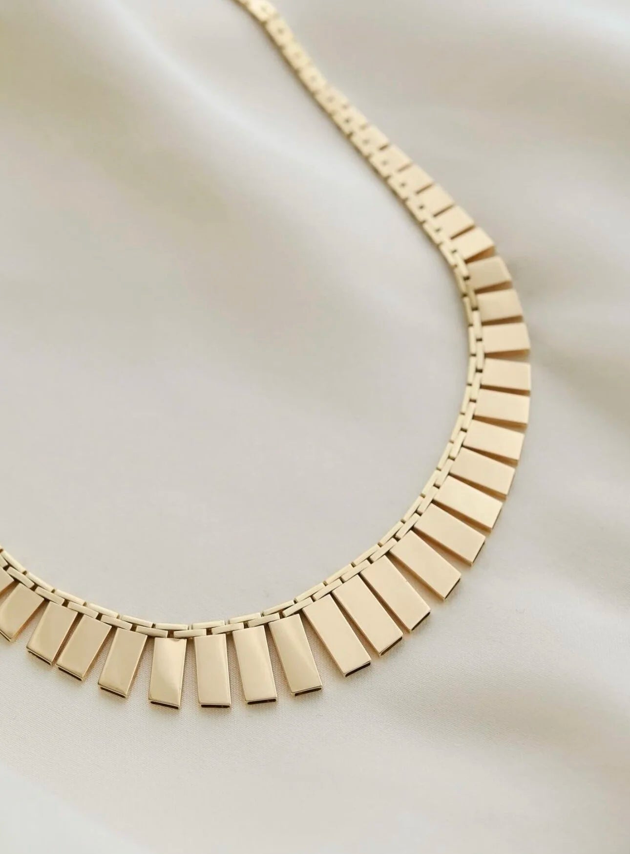 Sexy Fringed Cleopatra Necklace 14K Gold 1960