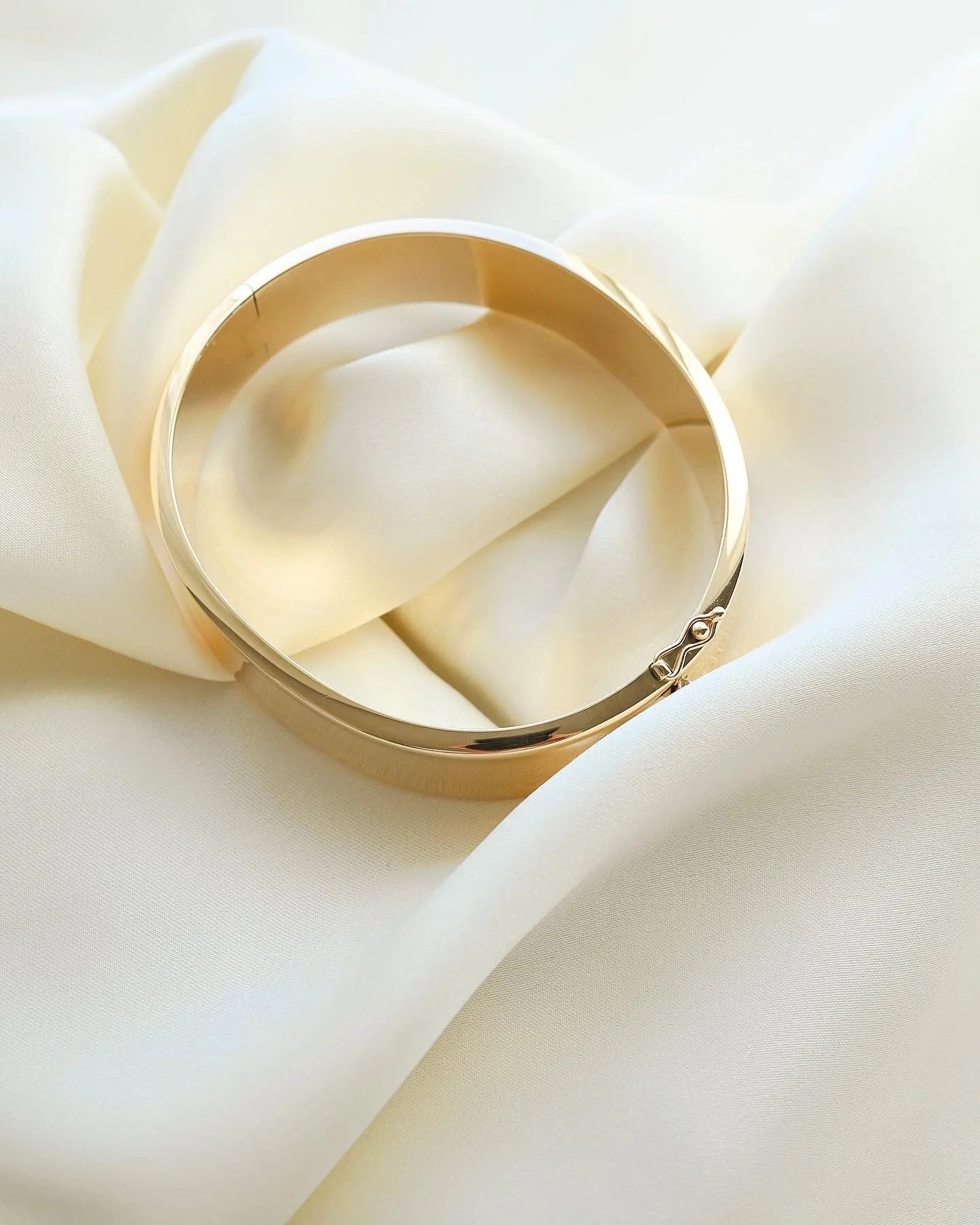Prrrrfect Heavy Danish Vintage Bangle High Polish 14K Gold 1970