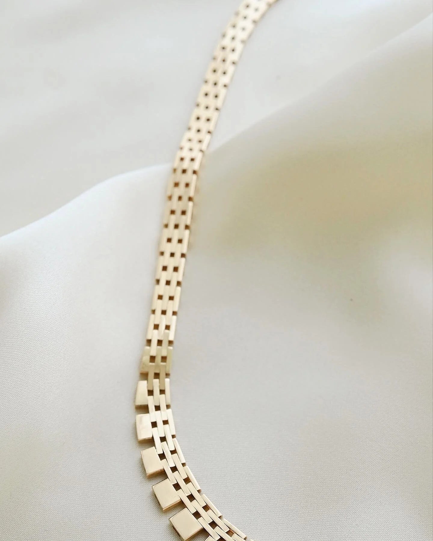 15.15 Inches Graduated Cleopatra Brick Link Necklace 14K Gold 1960