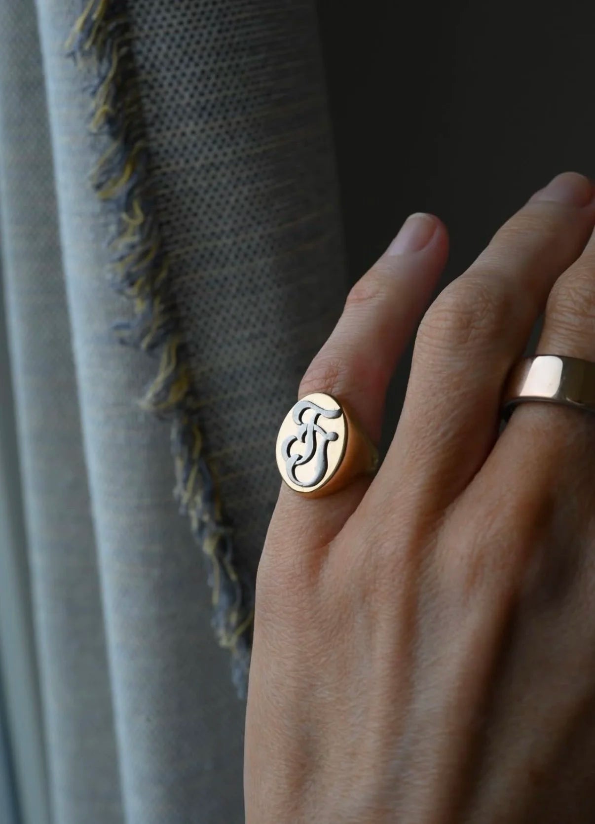 Sublime Antique Signet Pinky Ring FJ / TJ / LE Sweden 1900 23K Gold