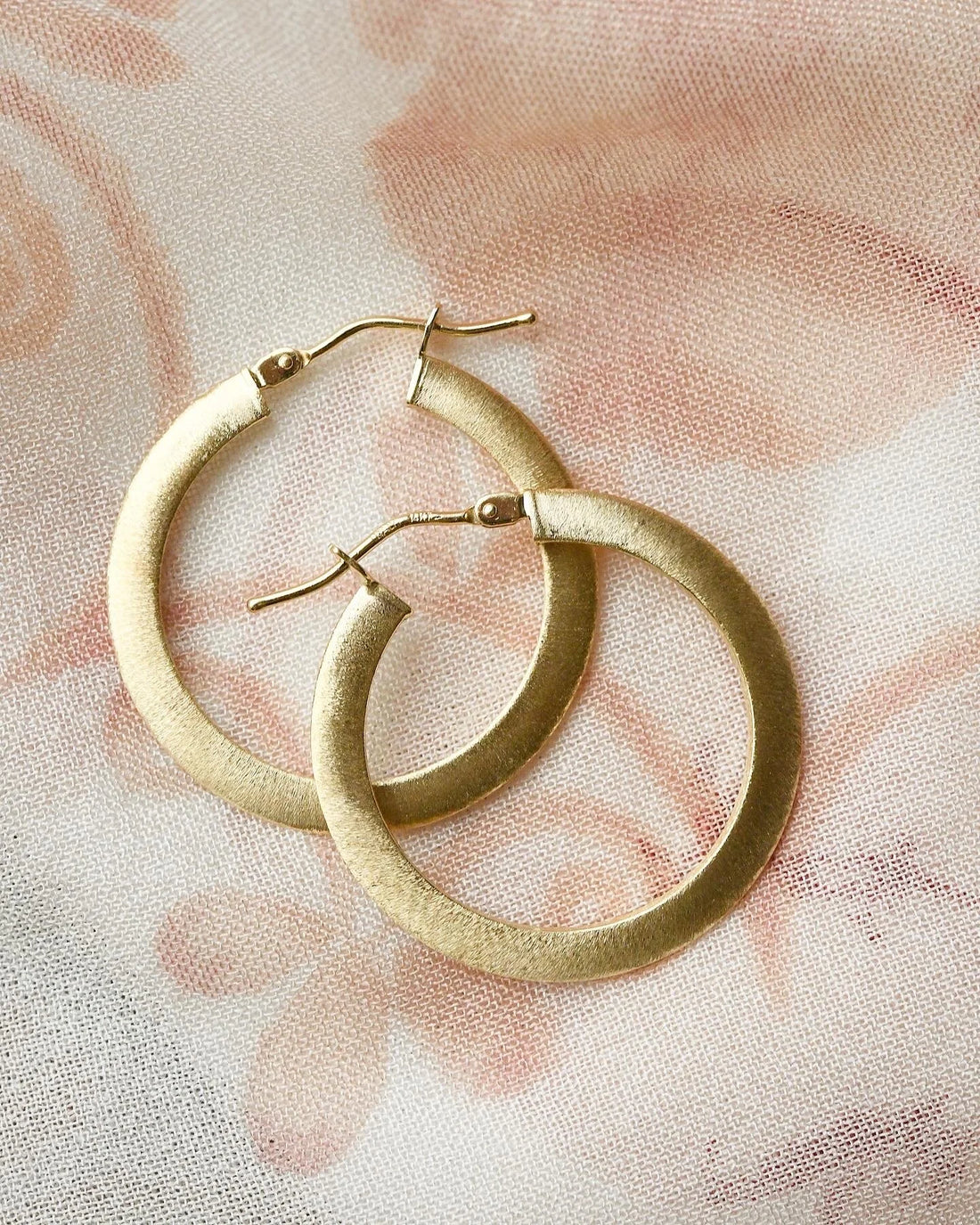 Free shipping! Italian Vintage Hoops 14K Gold Lightweight