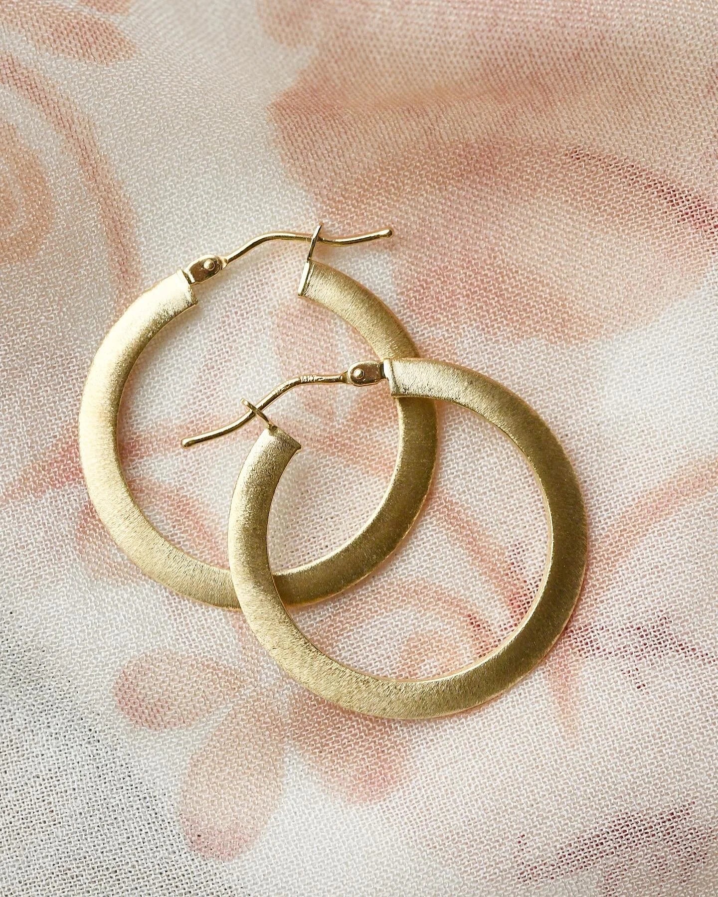 Free shipping! Italian Vintage Hoops 14K Gold Lightweight
