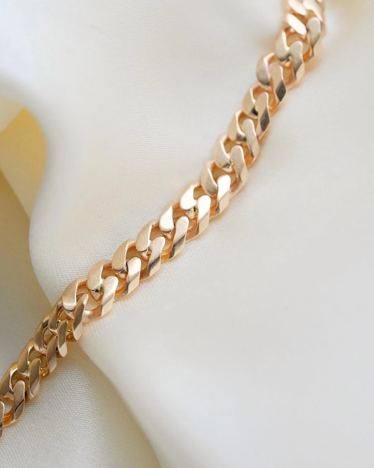 Stunning Watch Chain 10 Inches 18K Gold 1943
