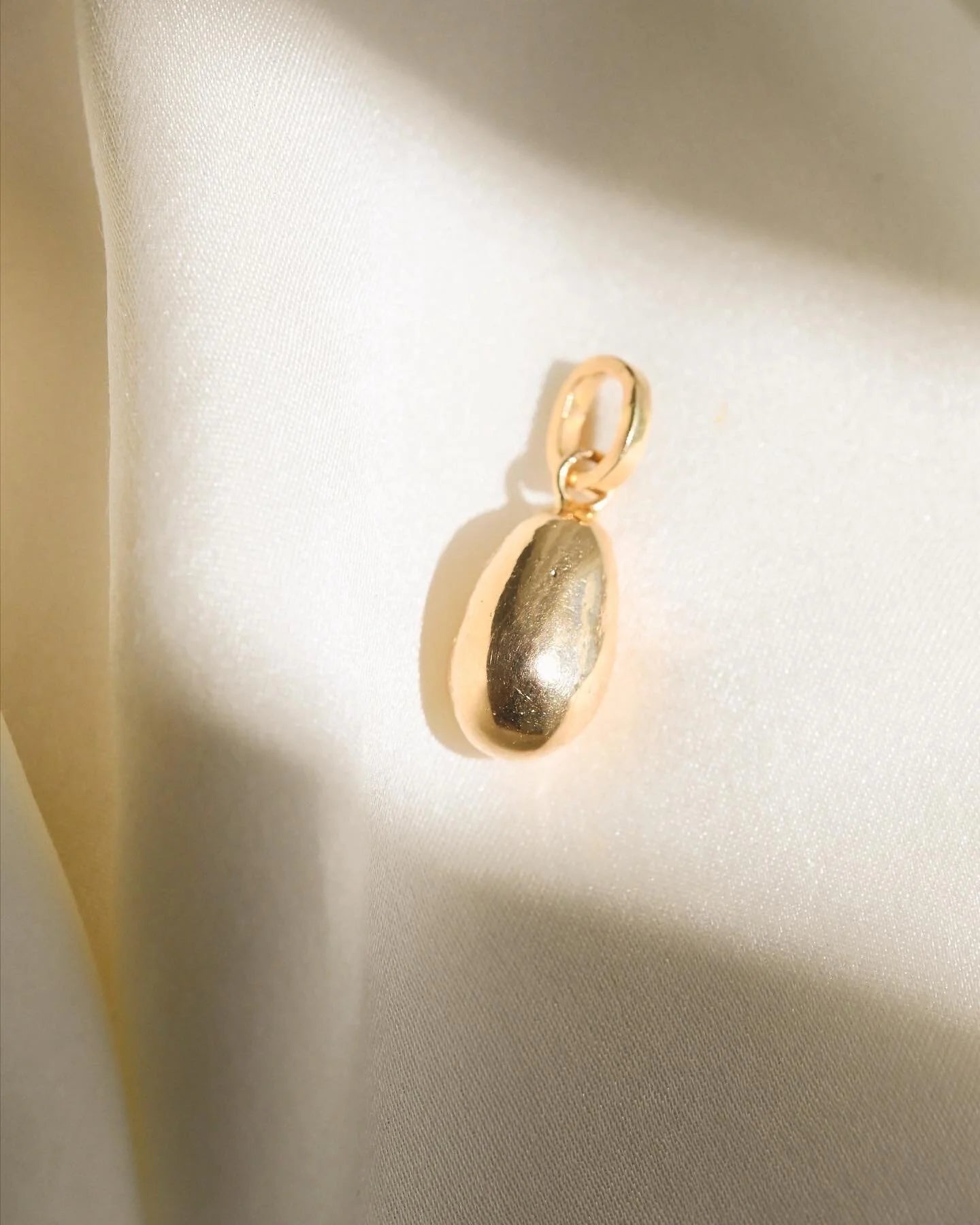 Suberb Sensory Heavy Vintage Egg by Rolf Isakson 18K Gold 1980