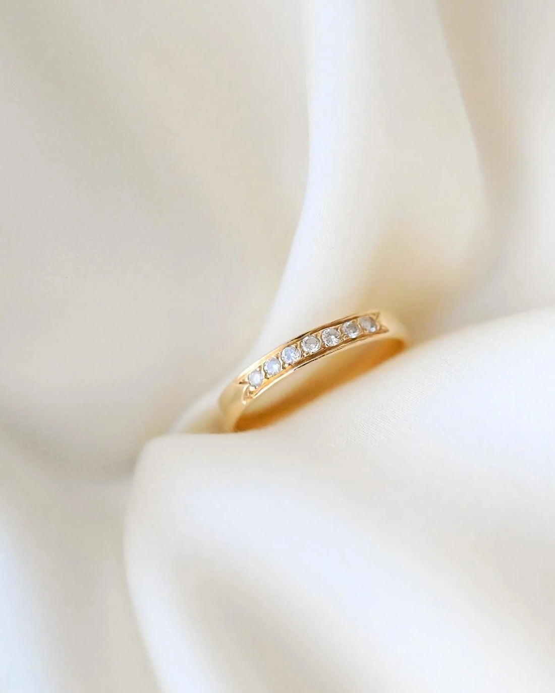 Beautiful Antique 7 Stone Diamond Band 18K Gold 1940s