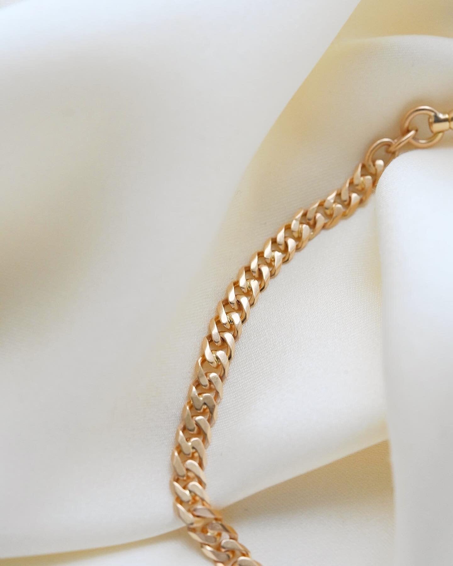 Stunning Watch Chain 10 Inches 18K Gold 1943