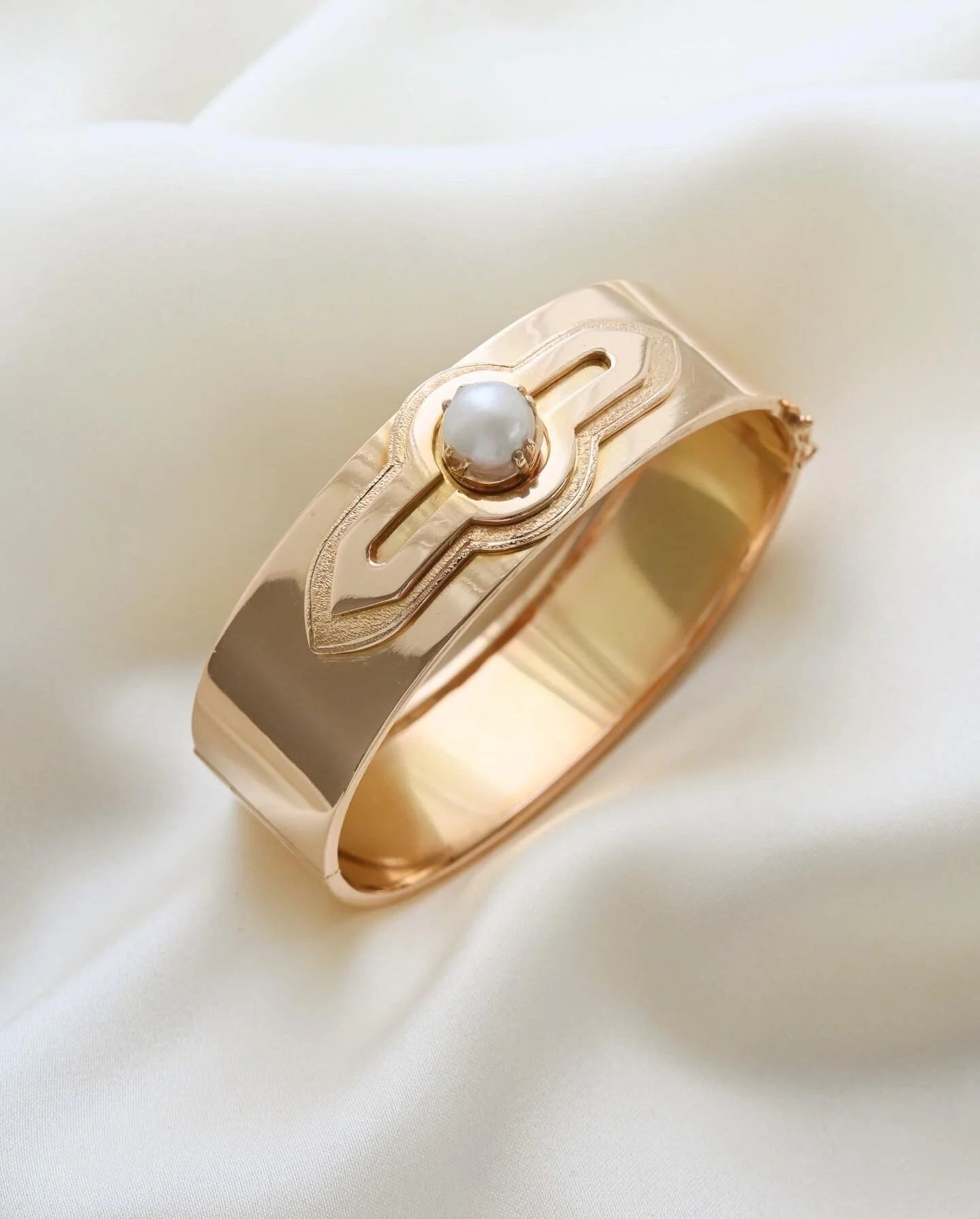 Amazing Swedish Vintage Bangle w Pearl 18K Gold 1957