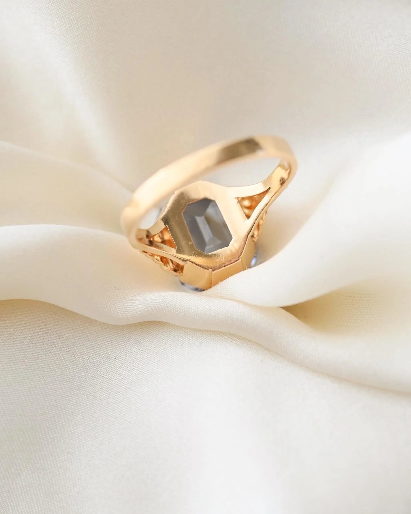 Big Ocean Blue Topaz Ring 18K Gold 1956