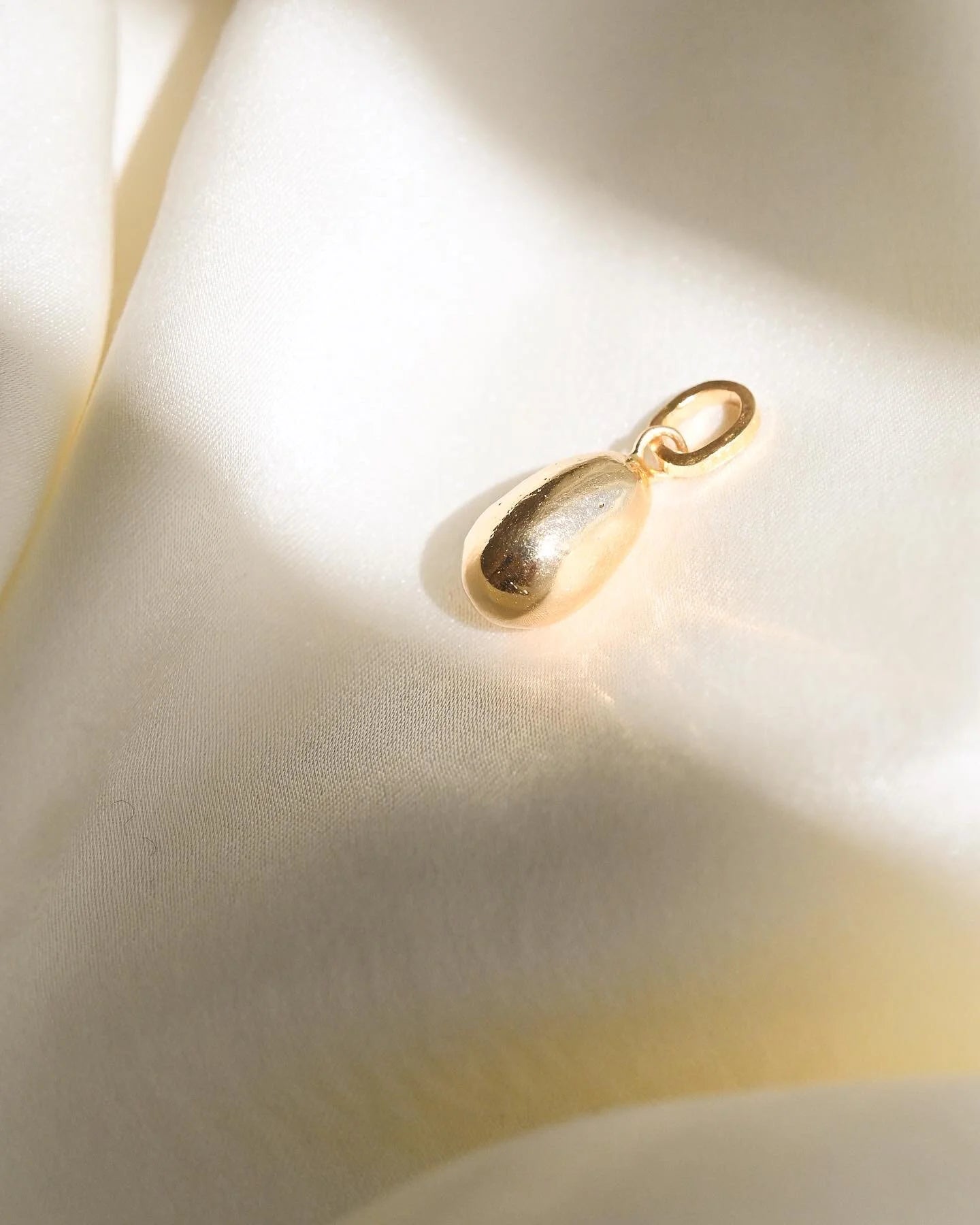 Suberb Sensory Heavy Vintage Egg by Rolf Isakson 18K Gold 1980
