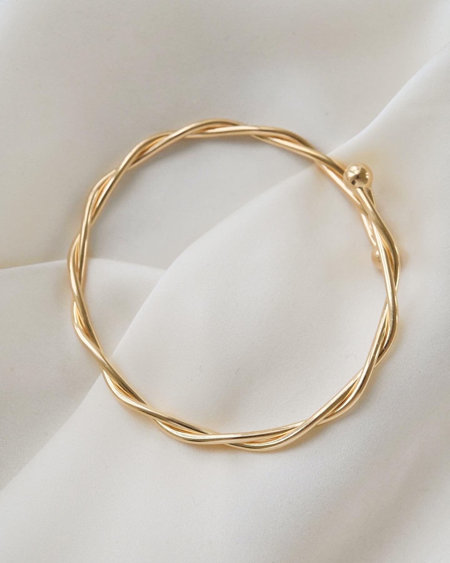Sublime Danish Twisted Vintage Bangle 18K Gold