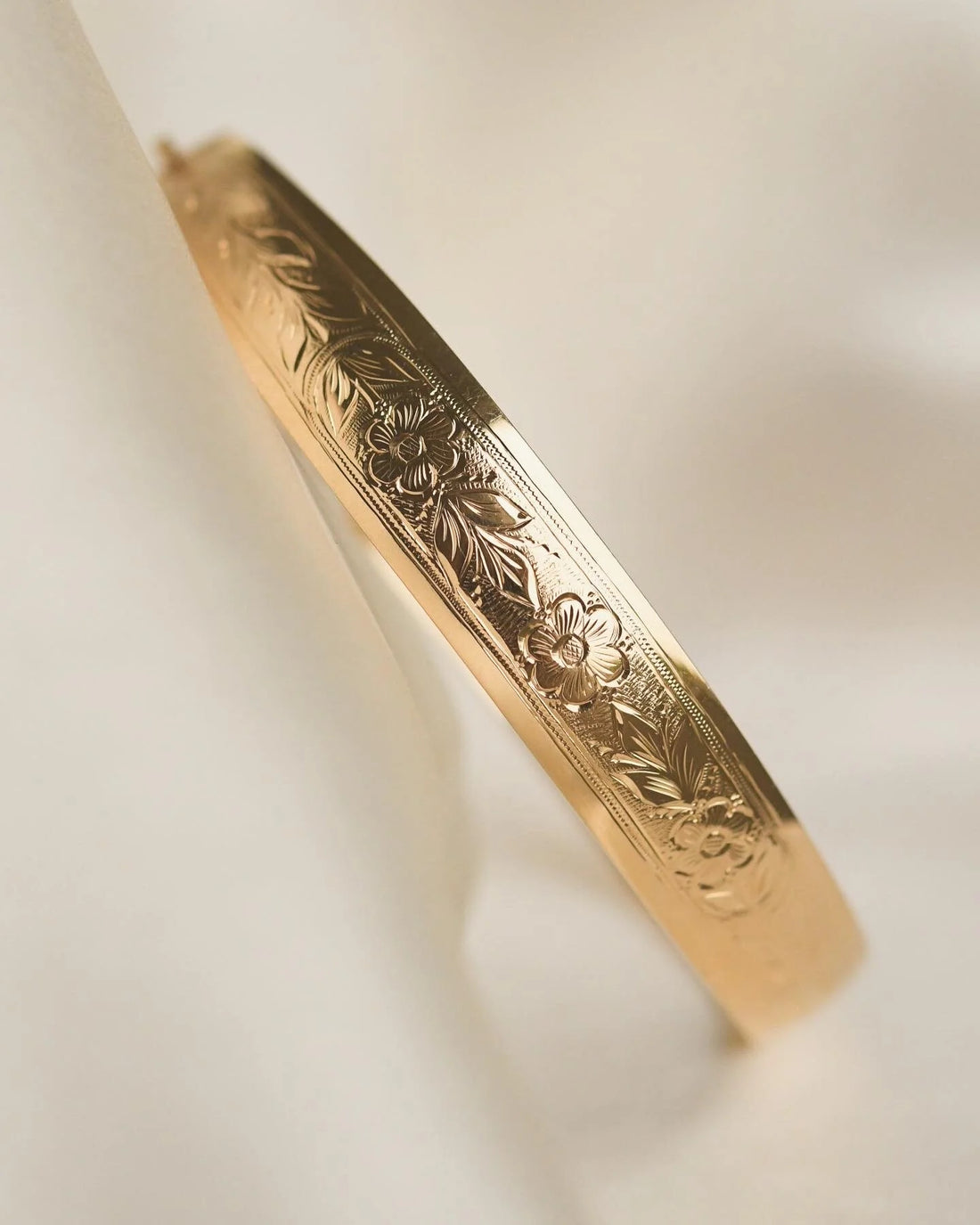 Art Deco Dream Bangle 18K Gold