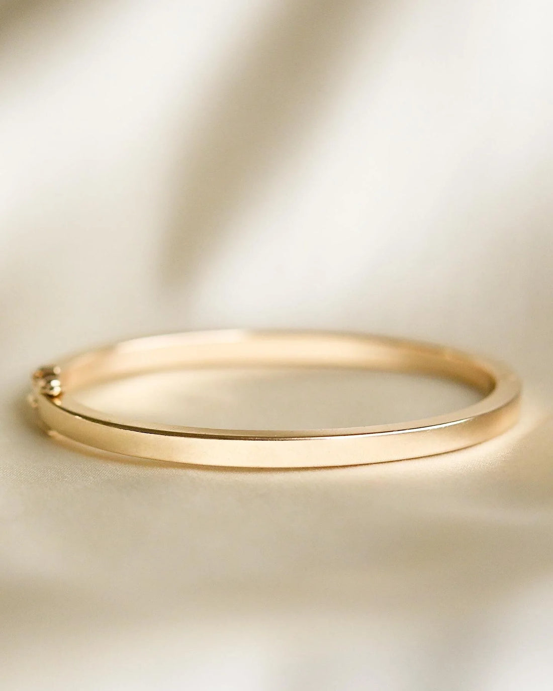 Amazing SOLID HEAVY Vintage Bangle 14K Gold