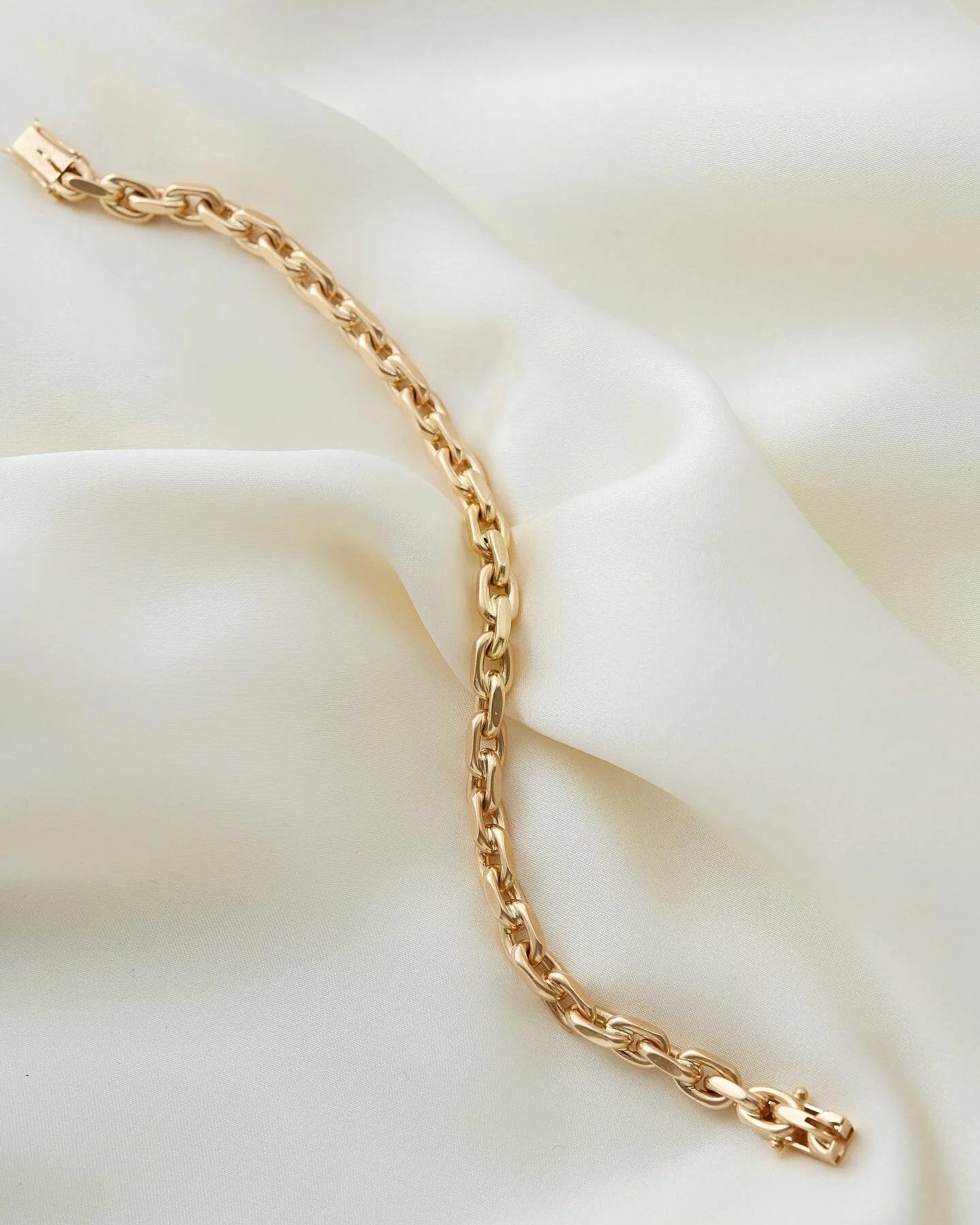 Stunningly Gorgeous Chunky Danish Vintage Anchor Link Bracelet 14K Gold