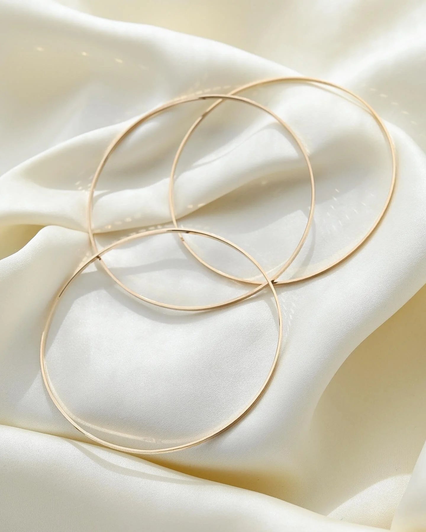Amazing Faceted Round Vintage Bangles 14K Gold 1970s