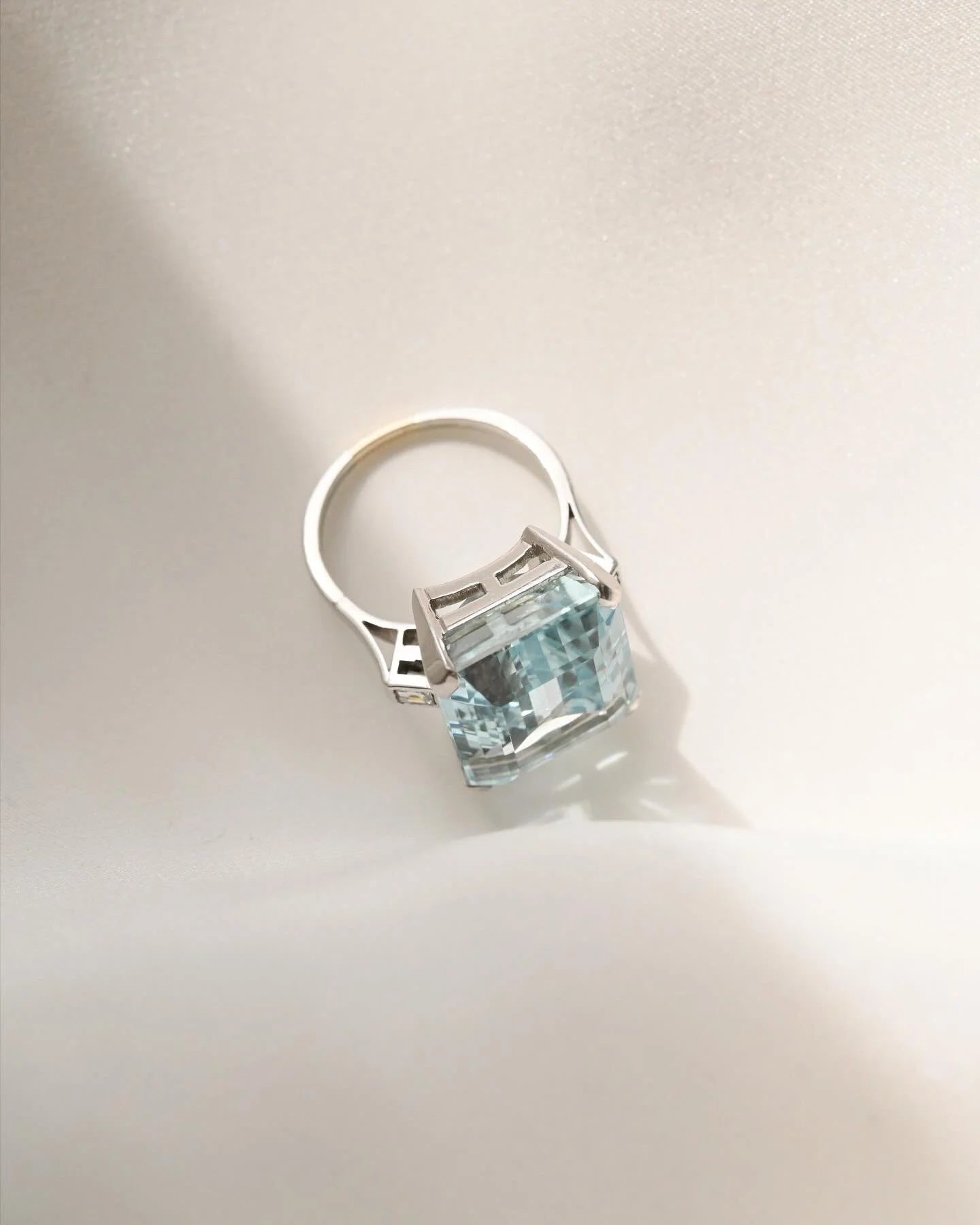 Resizing included! Extraordinary Aquamarine x Diamond x Platinum Ring 1900s