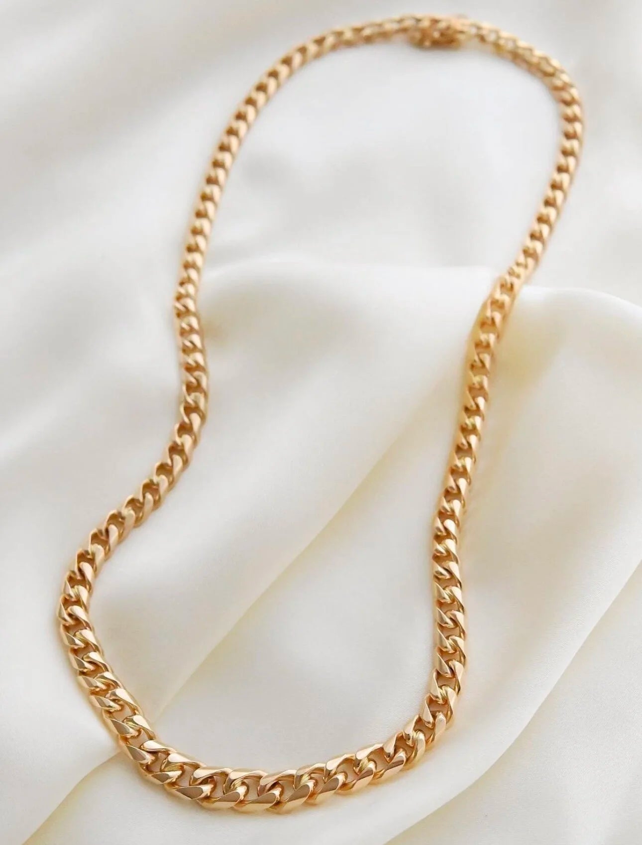 Sublime Big Double Sided Flat/Rounded Curb Link Necklace 18K Gold 1970s