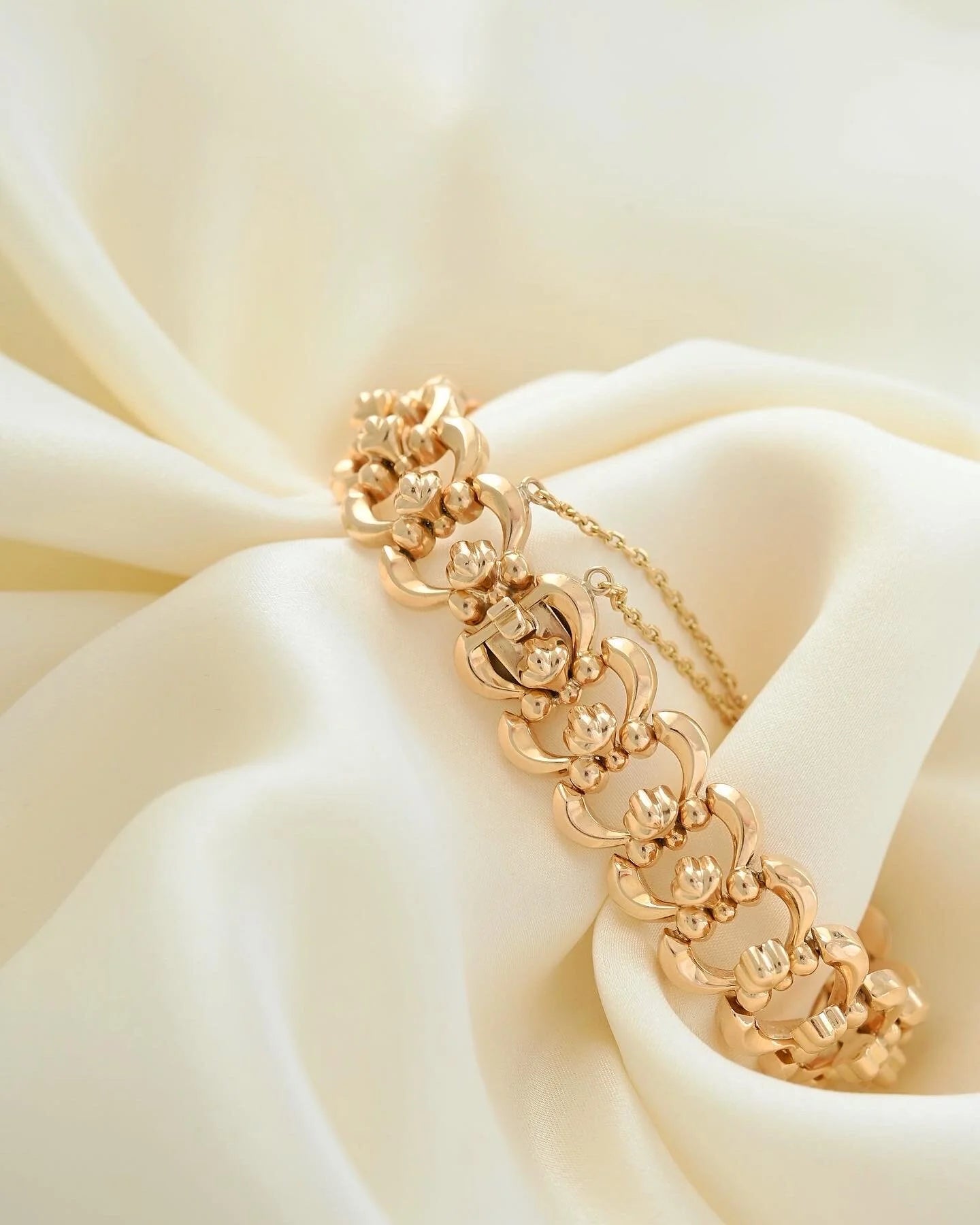 Stunning Once in A Lifetime Vintage Bracelet 18K Gold