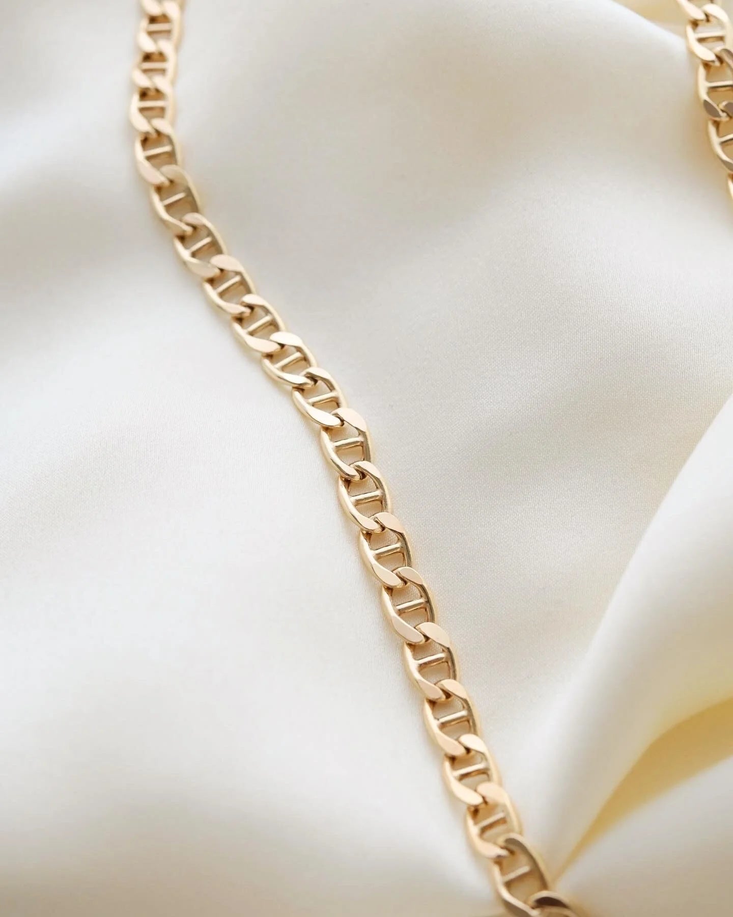18.85 Inches Italian Vintage Link Chain 18K Gold