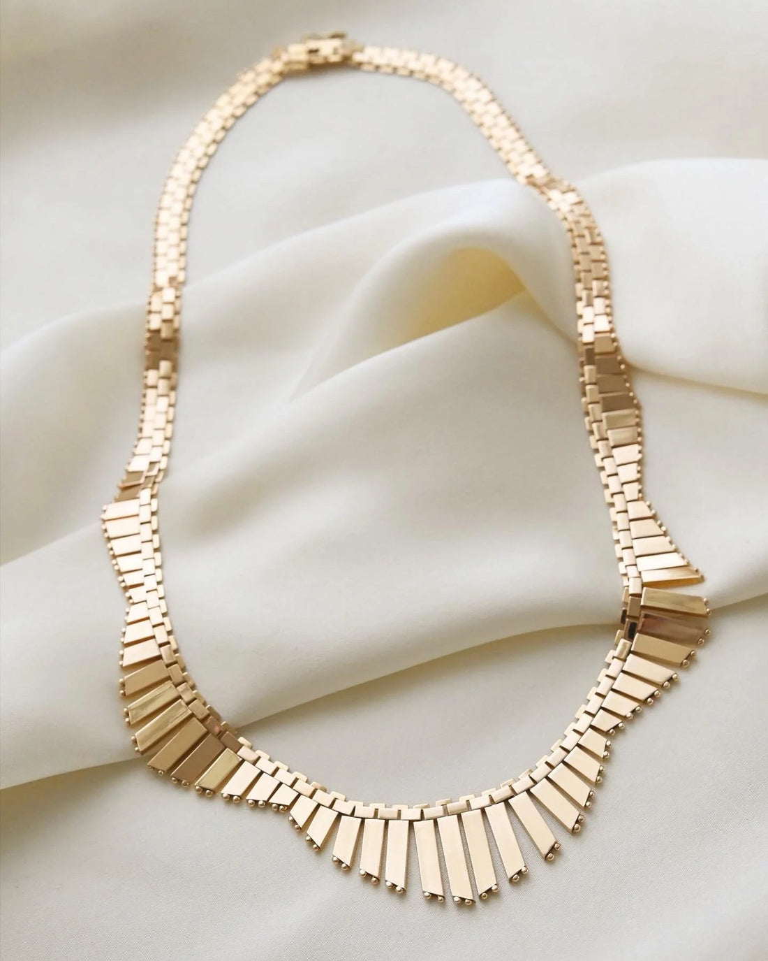 Heavy Perfect Italian Vintage Fringe Cleopatra Necklace 18K Gold 1970