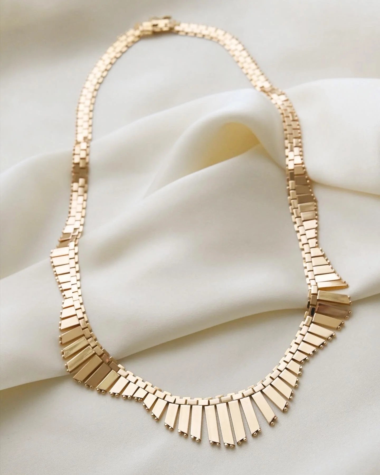 Heavy Perfect Italian Vintage Fringe Cleopatra Necklace 18K Gold 1970