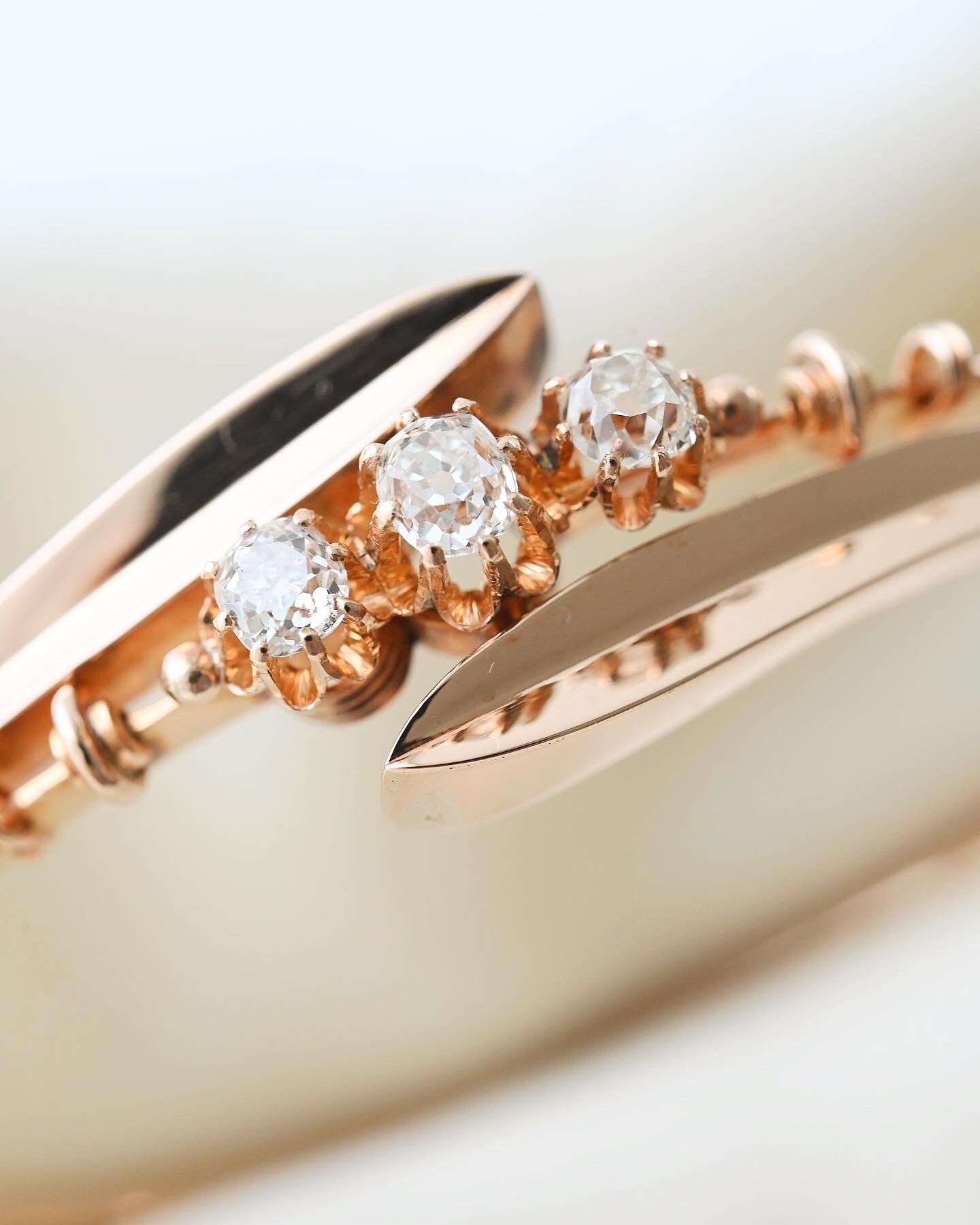 Sublime Antique Old Mine Cut Diamond Bangle 18K Gold Beg 1900s