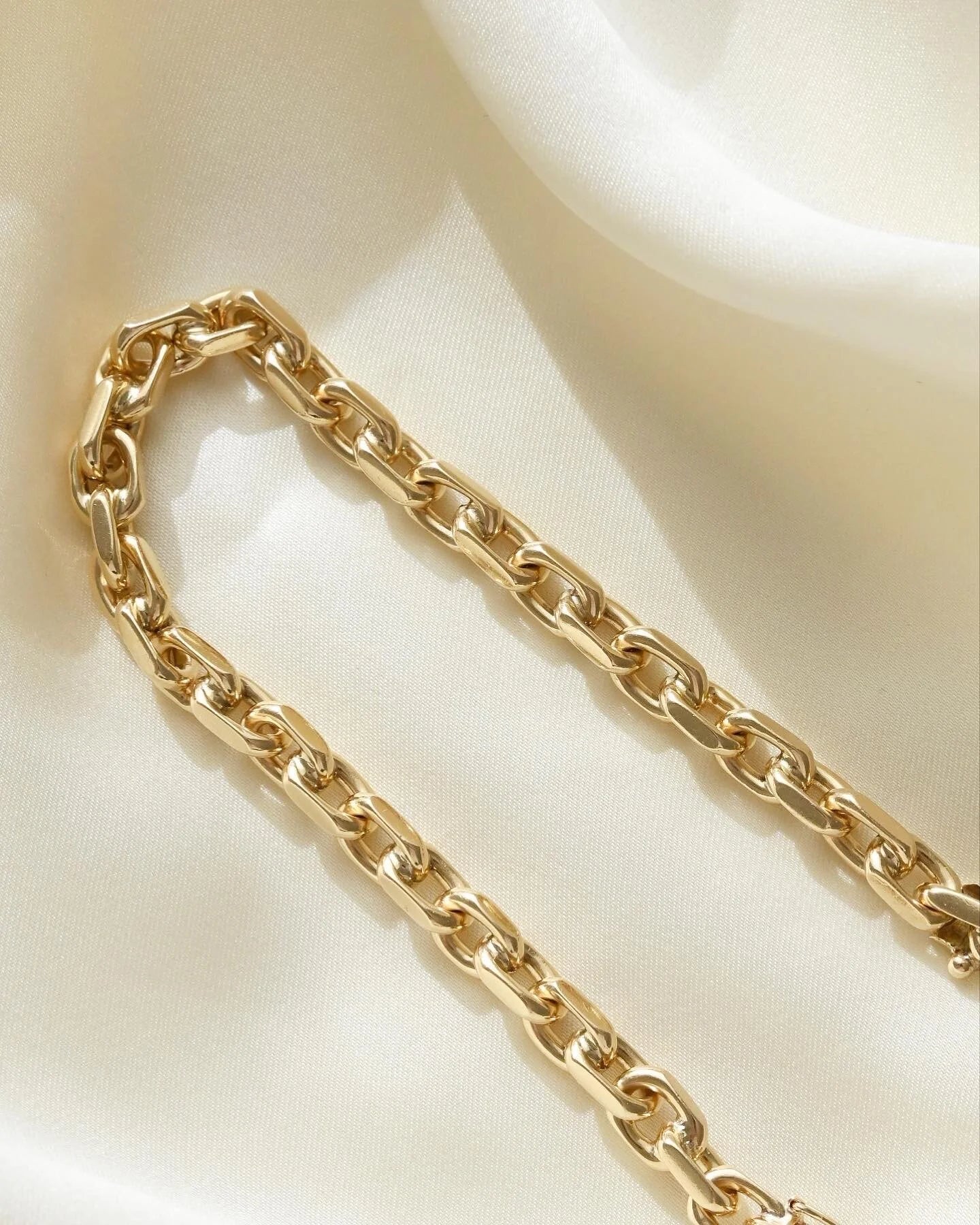 Radiant Gorgeous Anchor Link Bracelet 14K Gold