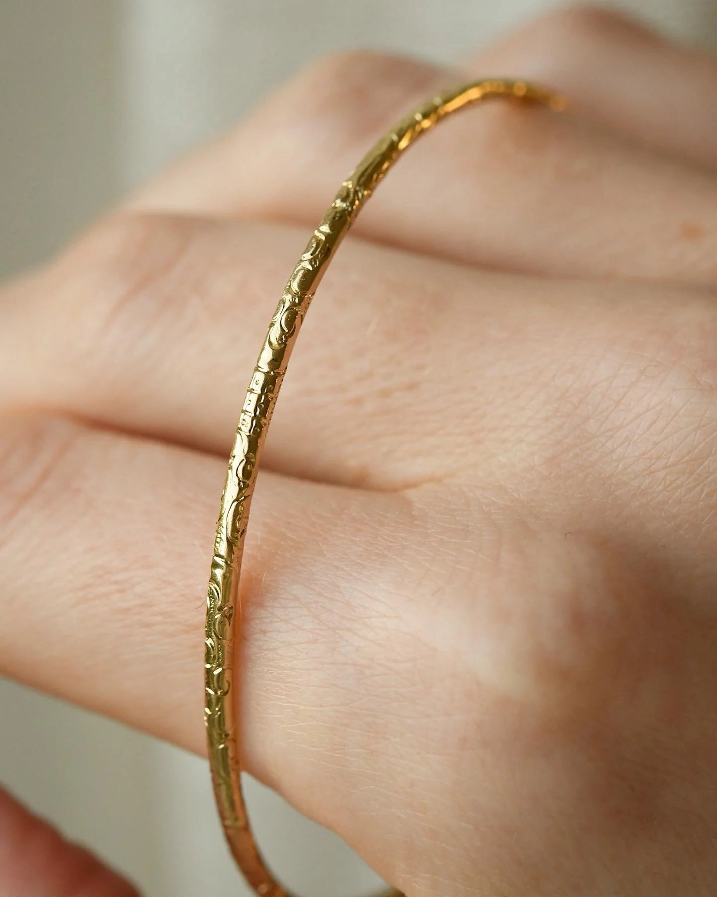 Beautiful Antique Bangle Bracelet 14K Gold 1930s