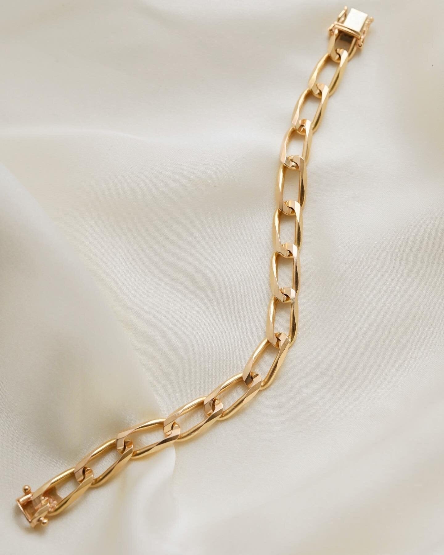 Sublime Faceted Vintage Curb Link Bracelet 18K Gold