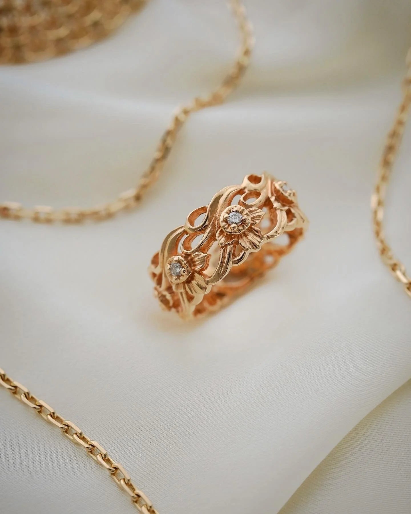 Big Beautiful Engraved Vintage Diamond Band 18K Gold
