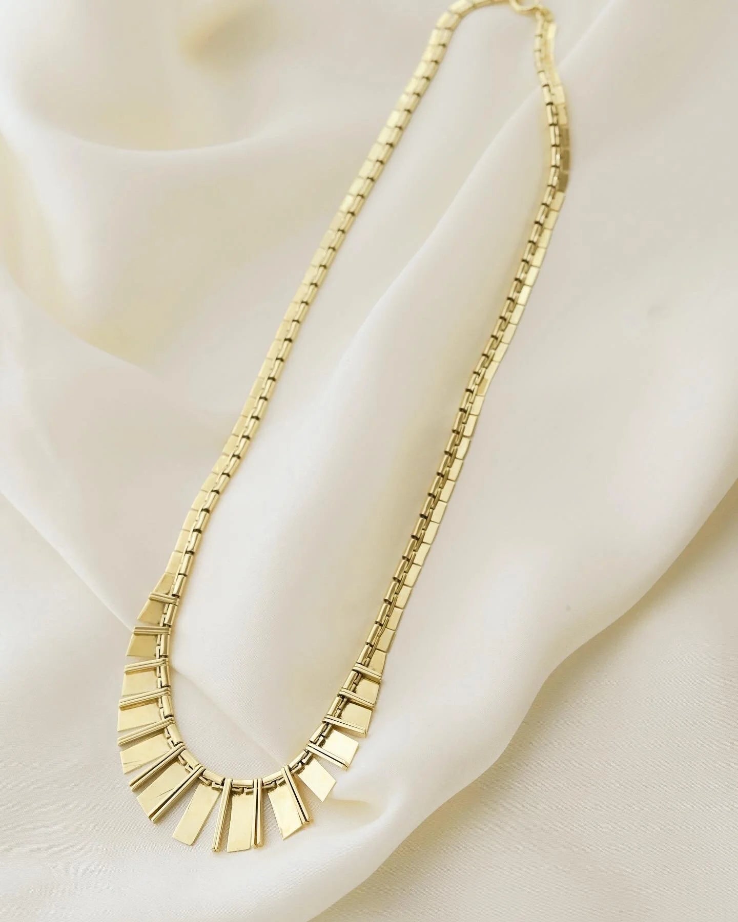 Sexy Fringed Cleopatra Necklace 14K Gold 1970
