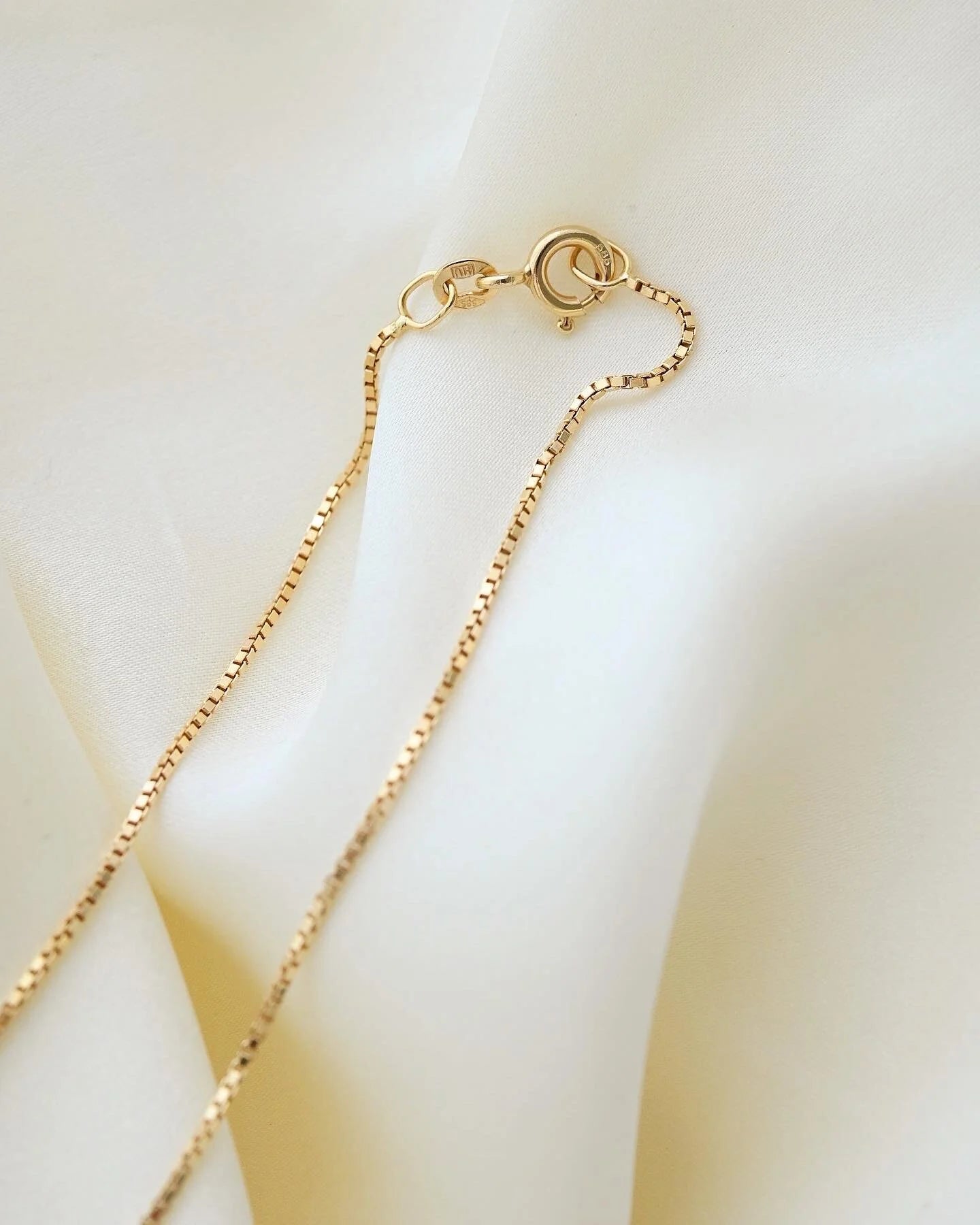 A Classic Dainty Vintage Box Chain 14K Gold