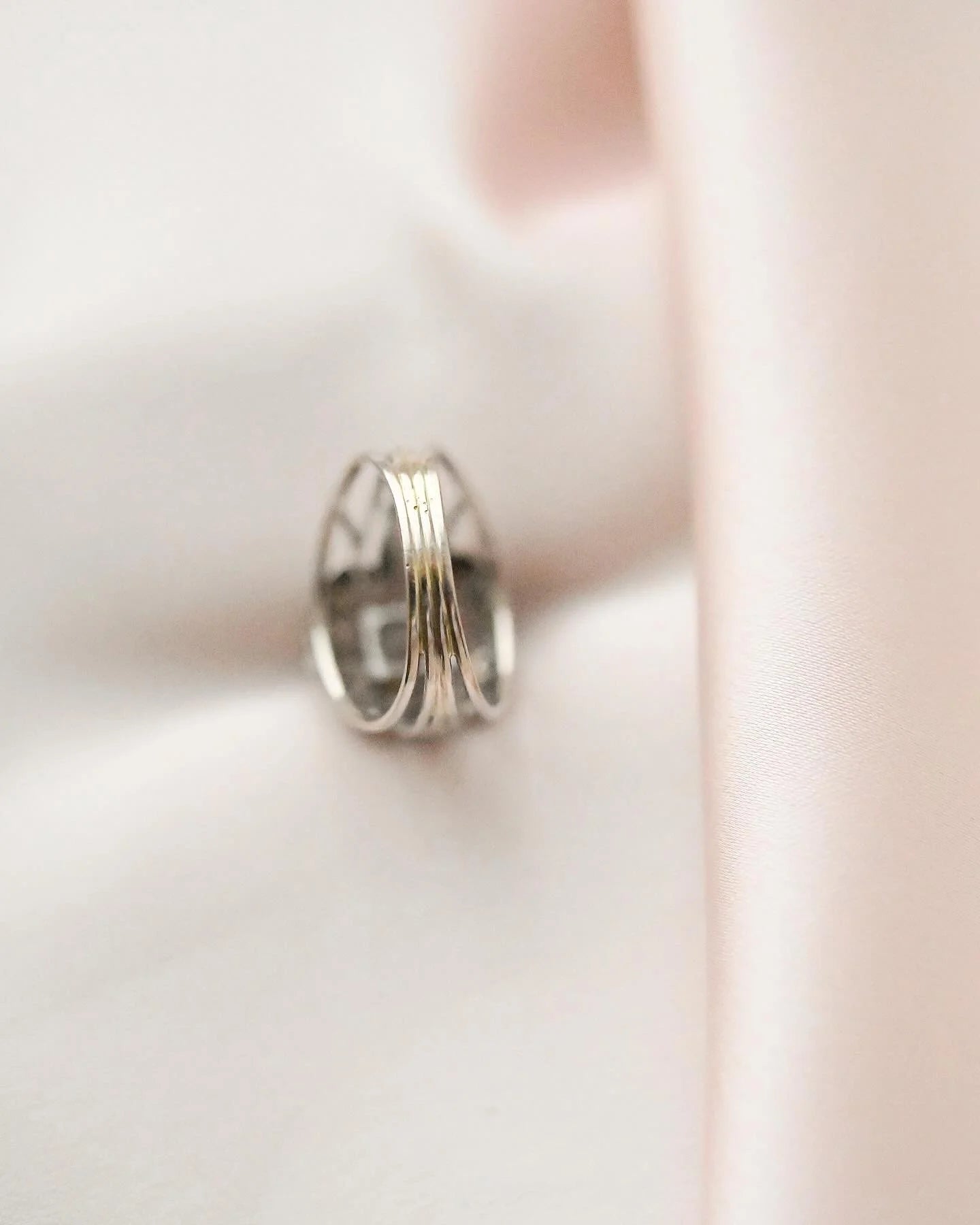 Stunning 18K White Gold Ring w Aquamarine and Diamonds 18K White Gold
