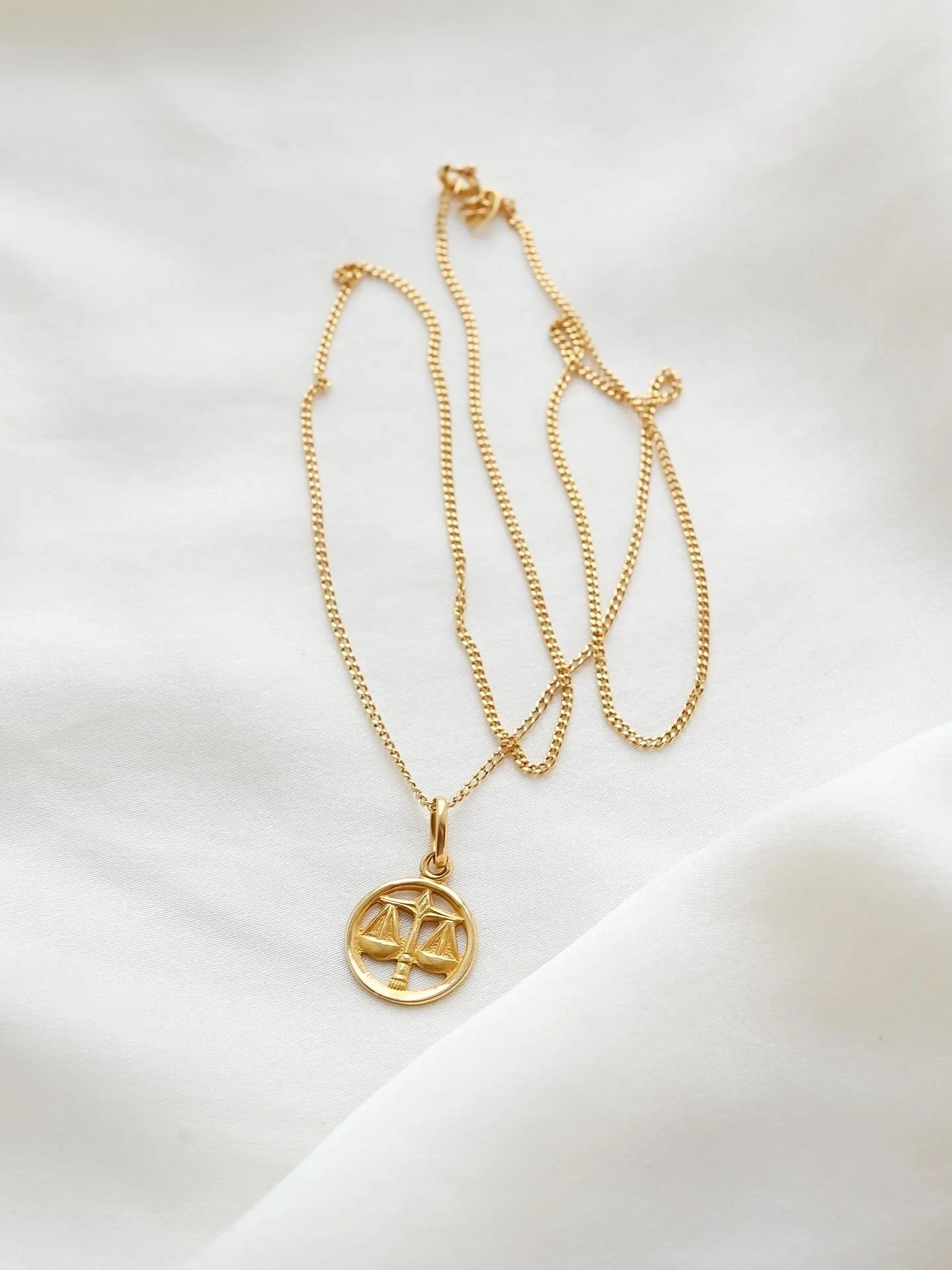 Vintage Libra Pendant 18K Gold