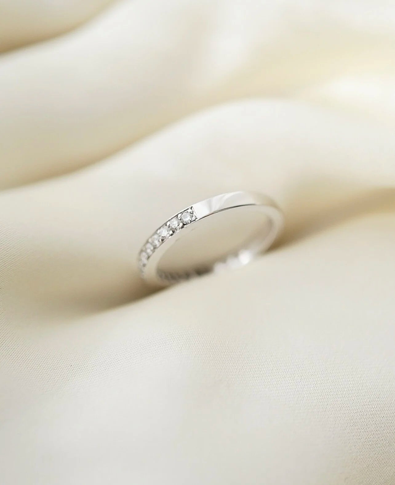 Beautiful Swedish Vintage Diamond Band 18K White Gold