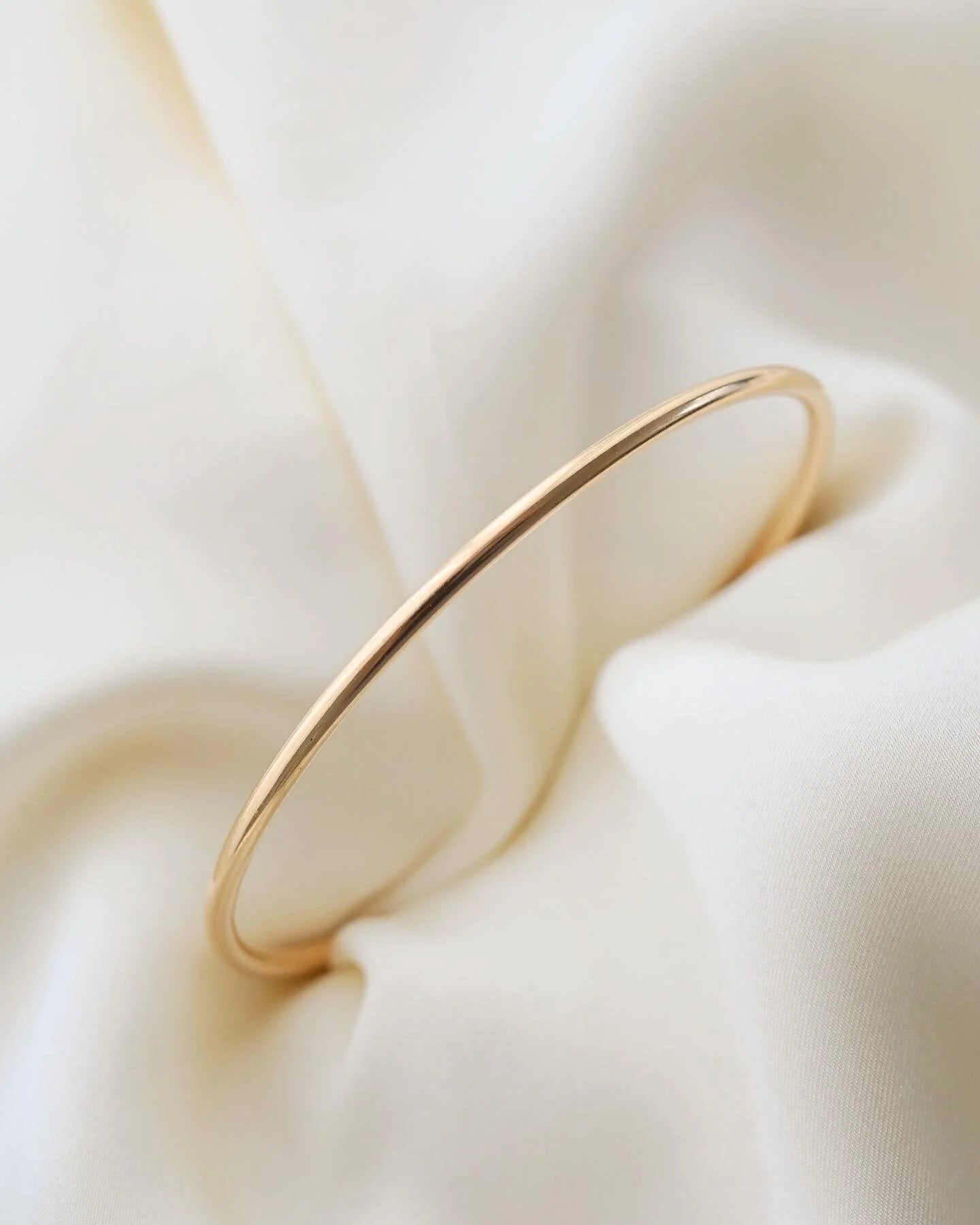 Perfect Classic Vintage Bangle 18K Gold