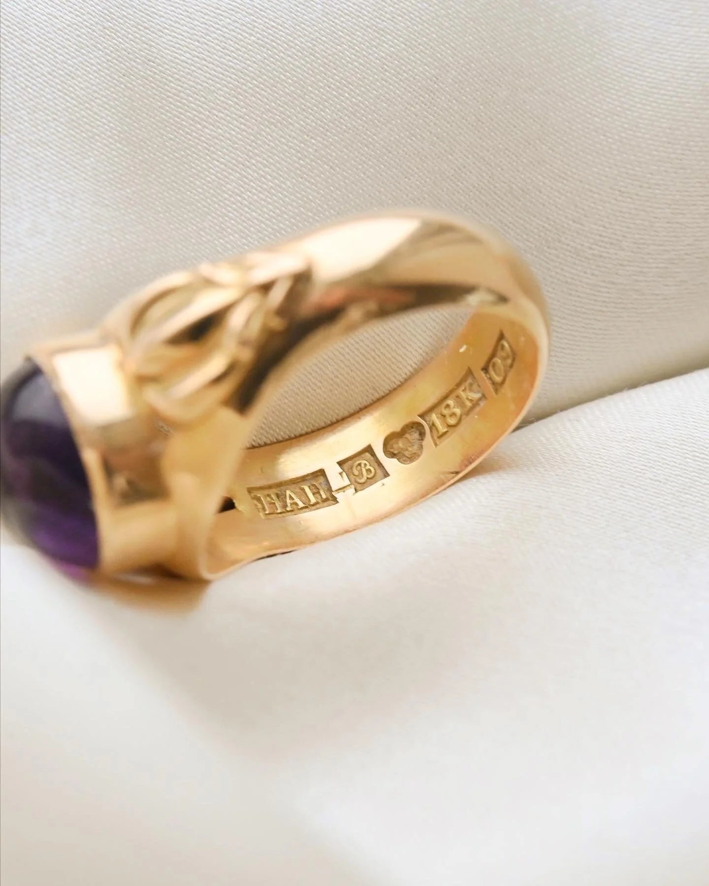 Swedish Vintage Cabochon Amethyst Ring 18K Gold