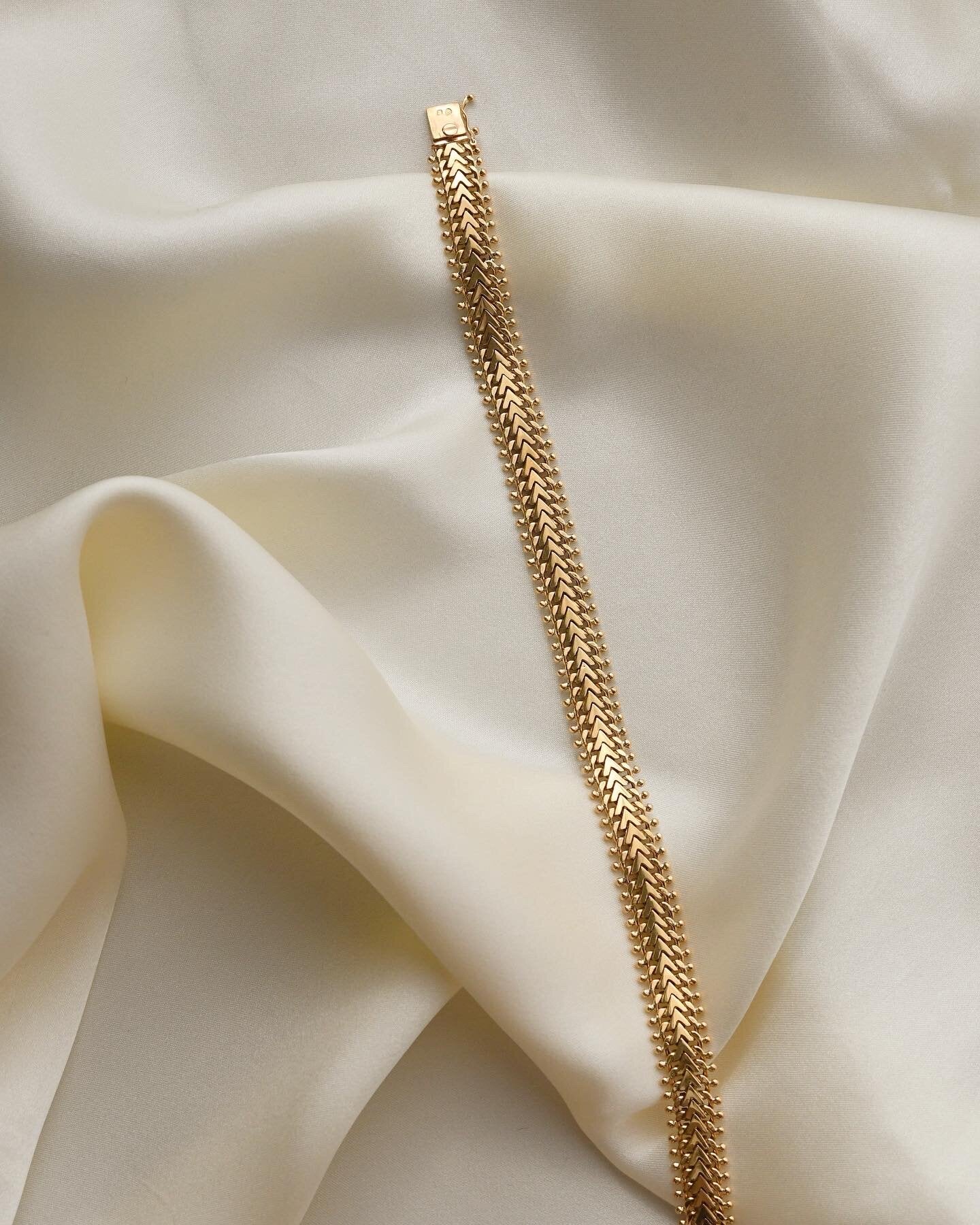 High Carat Mid Century Link Bracelet 19K Gold 1950s
