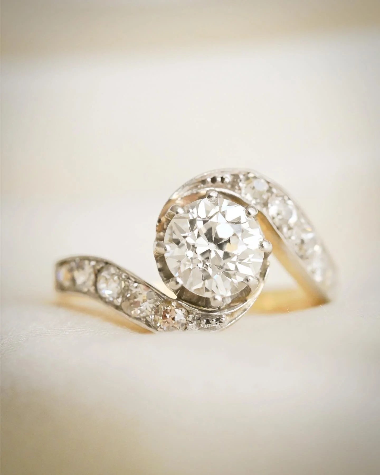 Beautiful Rare Big Old Cut Diamond Ring Art Deco 18K Gold 1920