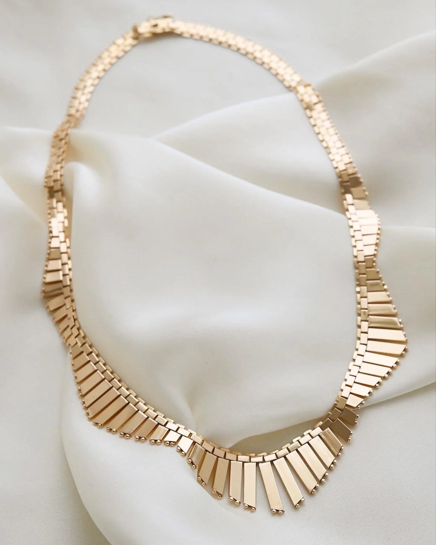 Heavy Perfect Italian Vintage Fringe Cleopatra Necklace 18K Gold 1970