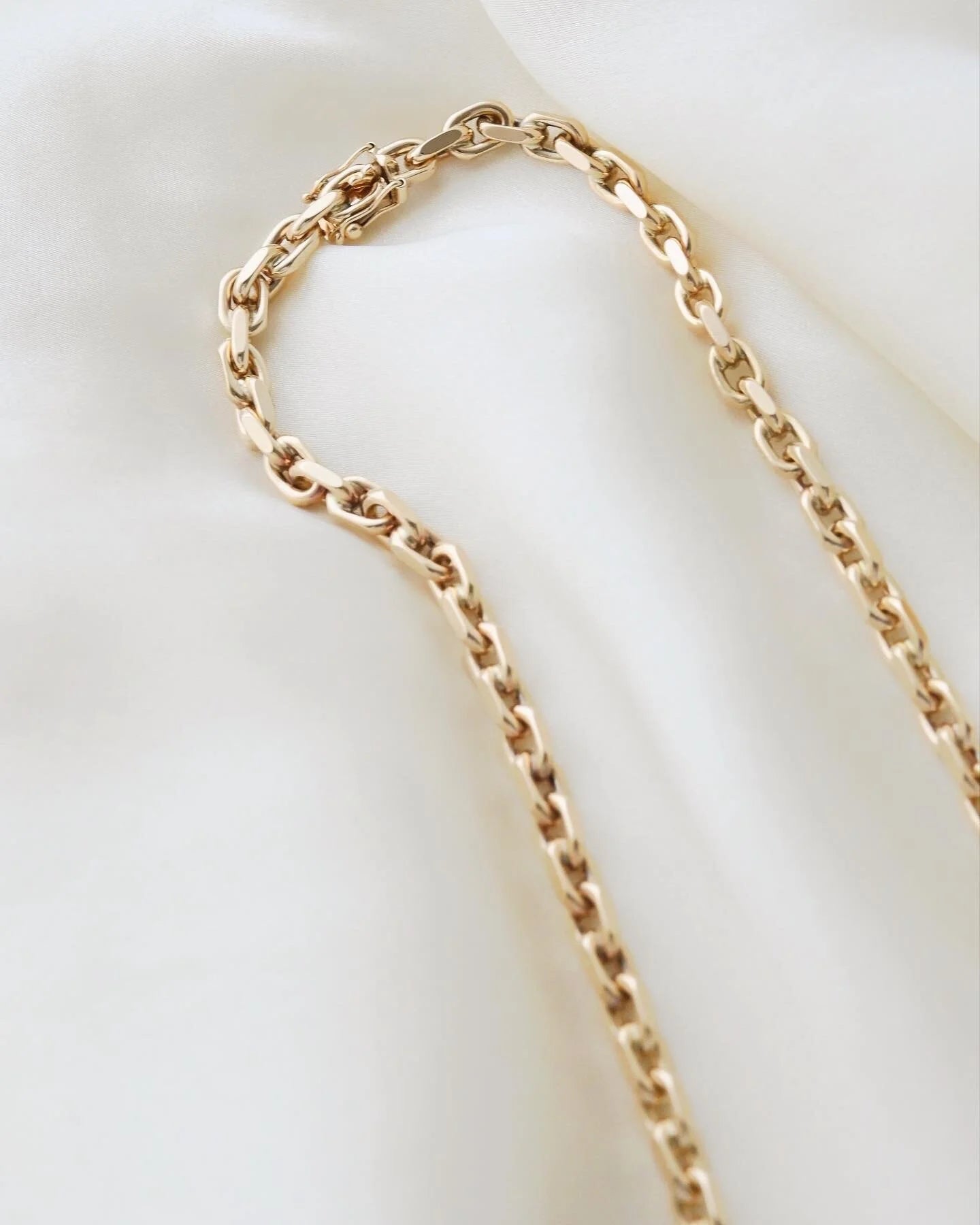 Beautiful 20.25 Inches Vintage Anchor Chain 14K Gold