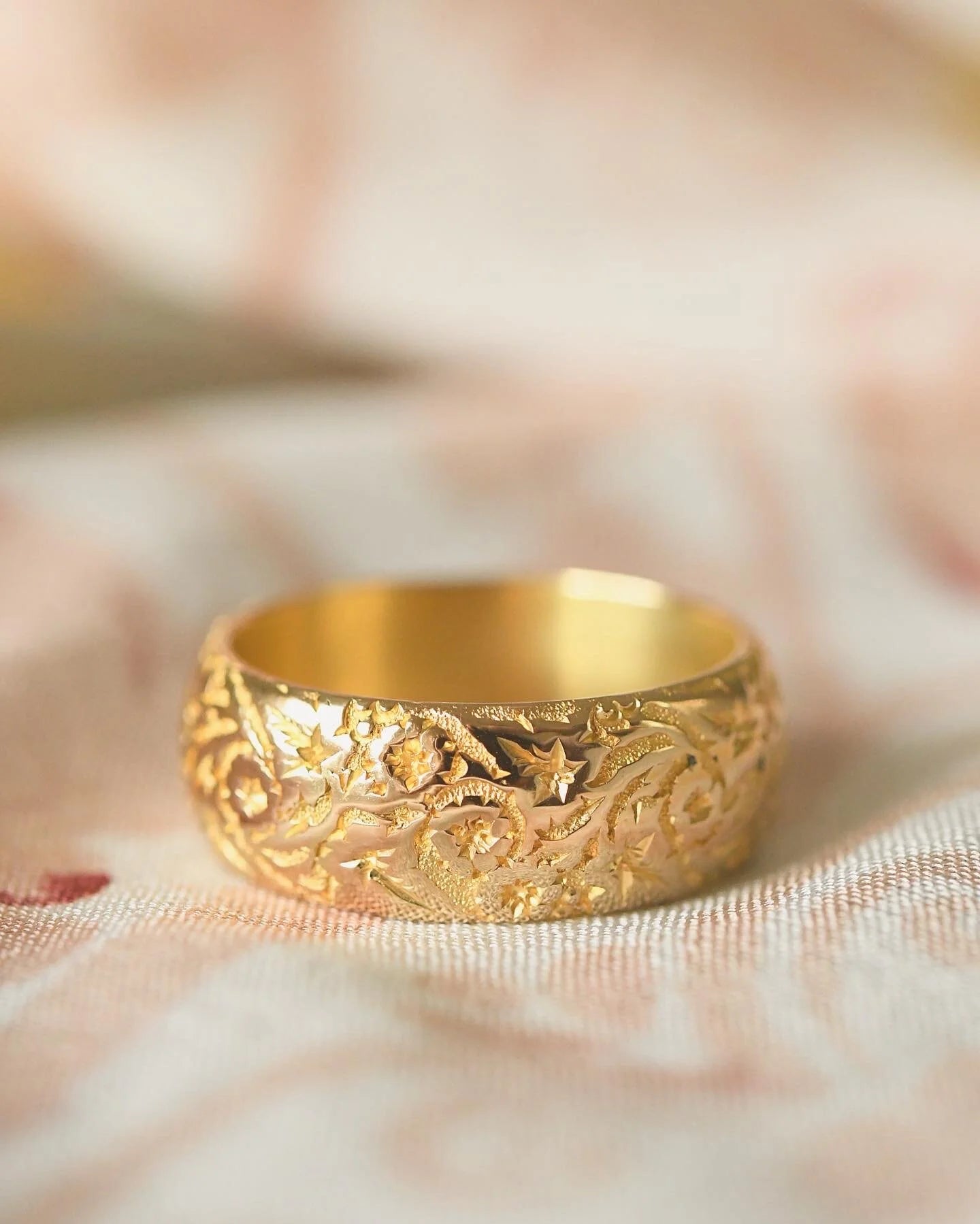 Fabulous Edwardian Wedding Band 18K Gold 1902