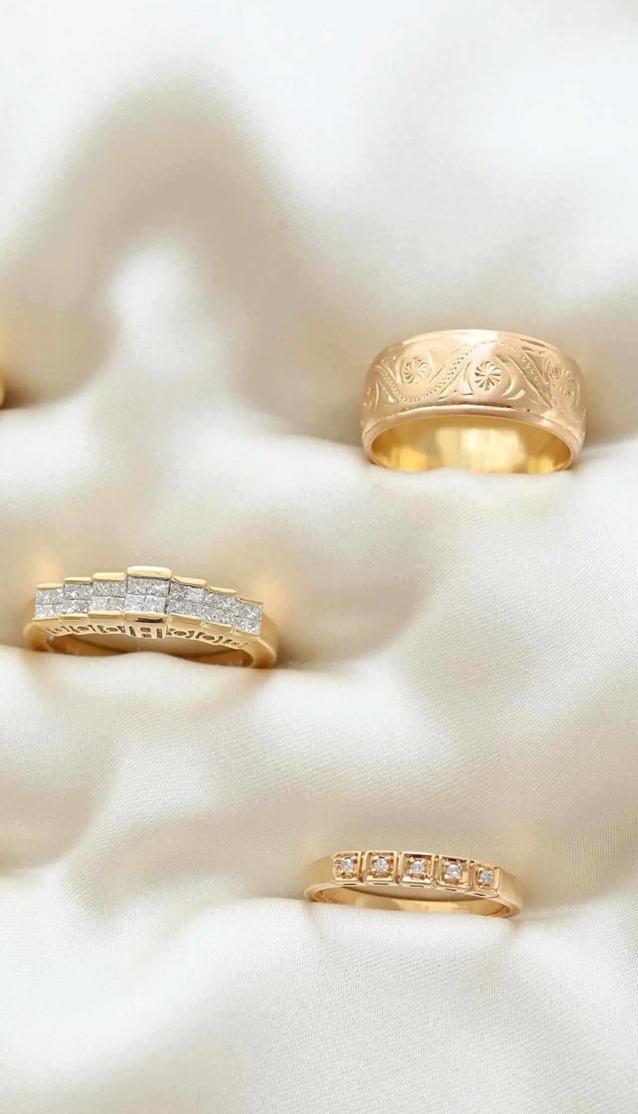 Soft Brushed 7.6 Grams Engraved Heavy Band 18K Gold 1948
