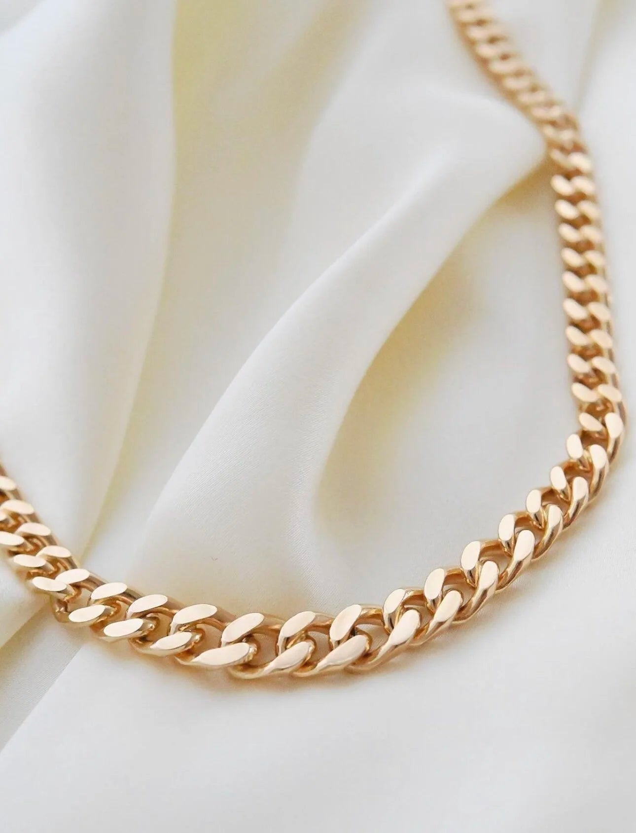 Sublime Big Double Sided Flat/Rounded Curb Link Necklace 18K Gold 1970s
