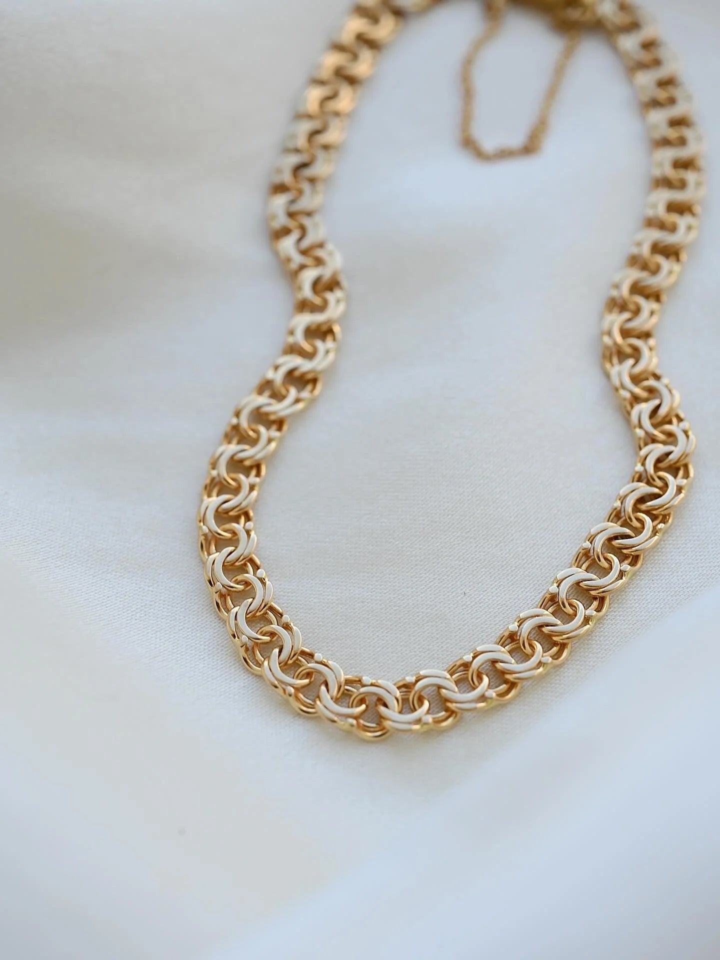Dreamy Vintage Bracelet 18K Gold Sweden Mid 1900s
