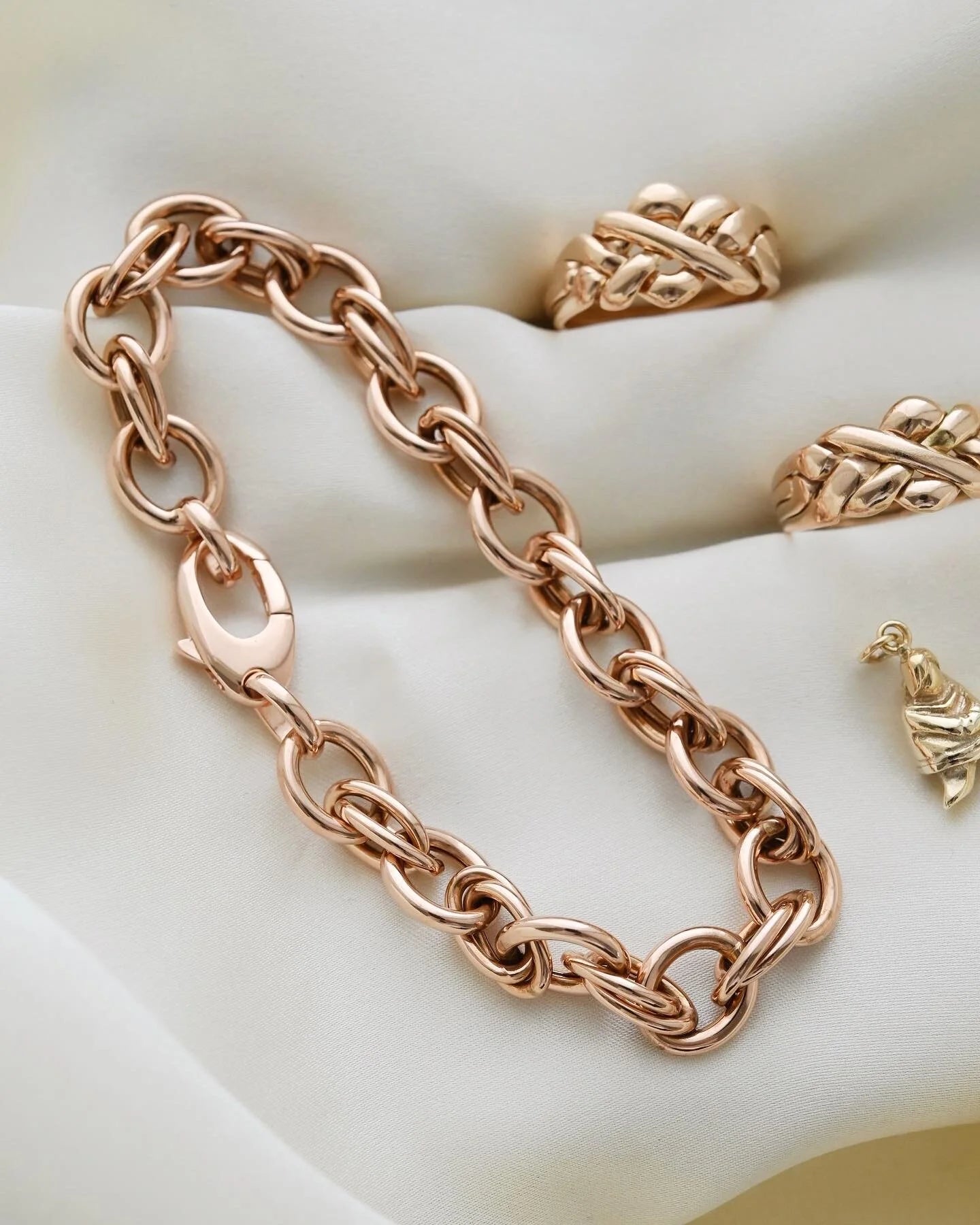Beautiful Big Rose Gold Bracelet 18K Rose Gold