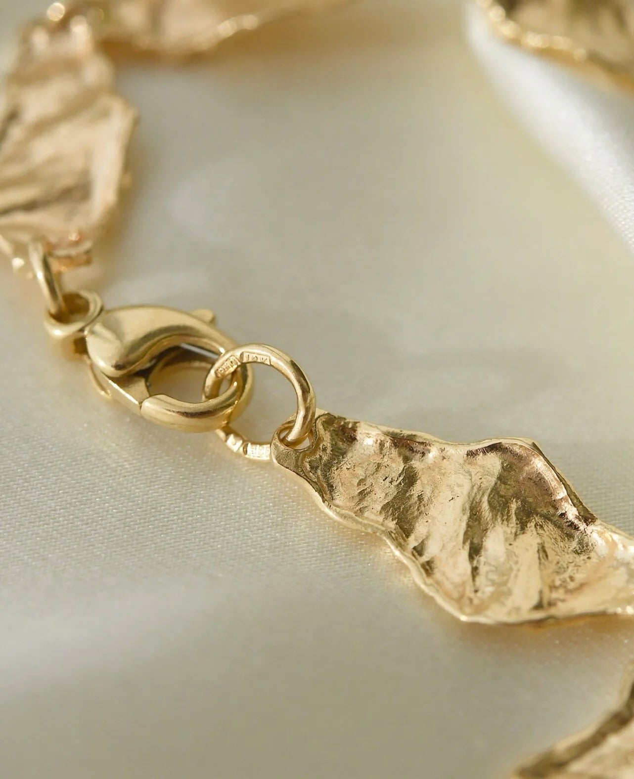 Beautiful Swedish Nugget Bracelet 18K Gold 1976